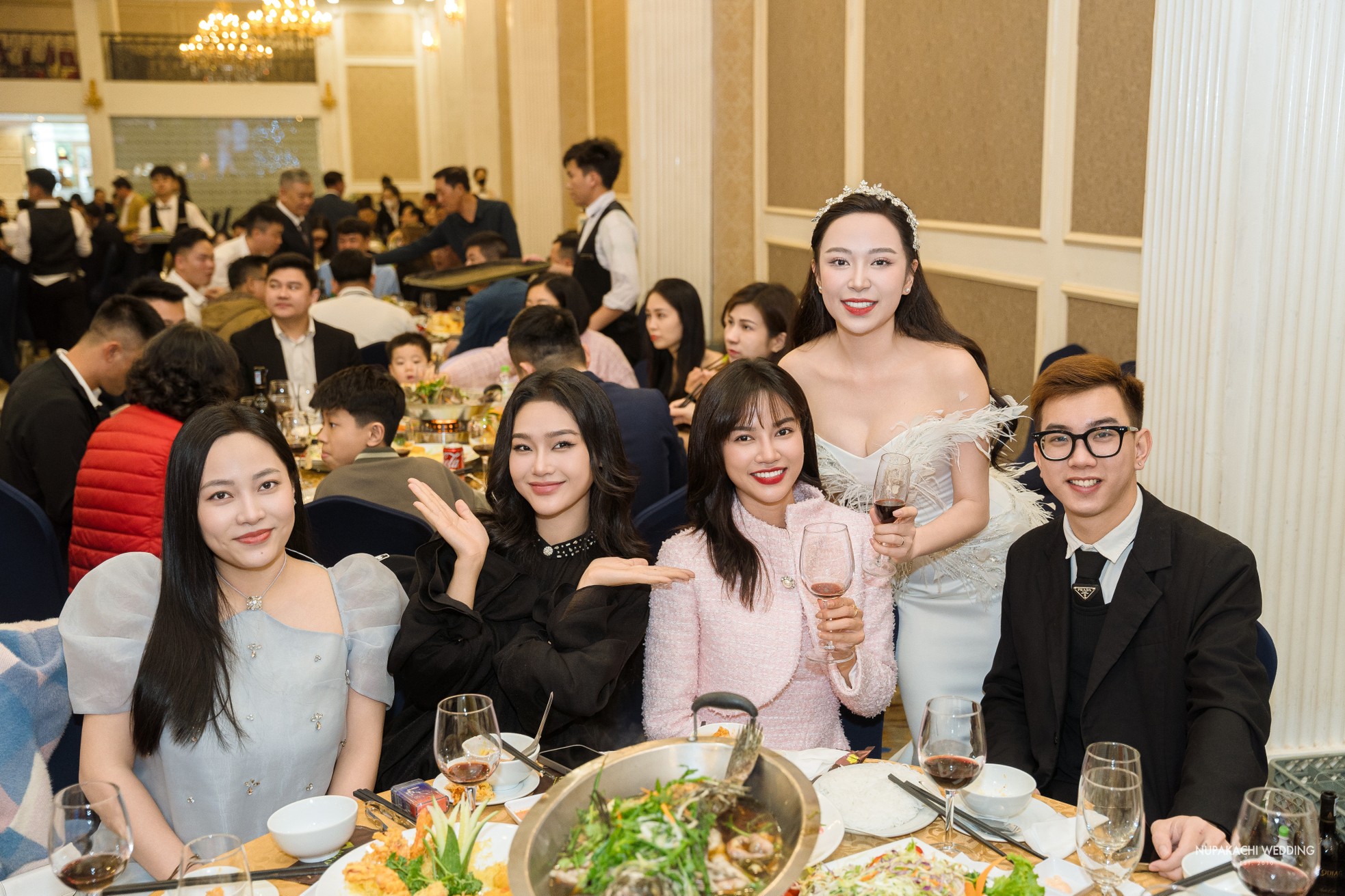 Nhã Phương, Lê Giang bay từ TP.HCM ra Hải Dương dự đám cưới Kim Oanh - Vũ Tuấn Việt- Ảnh 15.