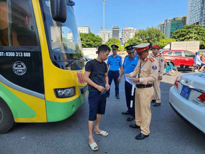 Hà Nội sẽ xử lý mạnh vi phạm giao thông ở 4 cây cầu huyết mạch- Ảnh 1.