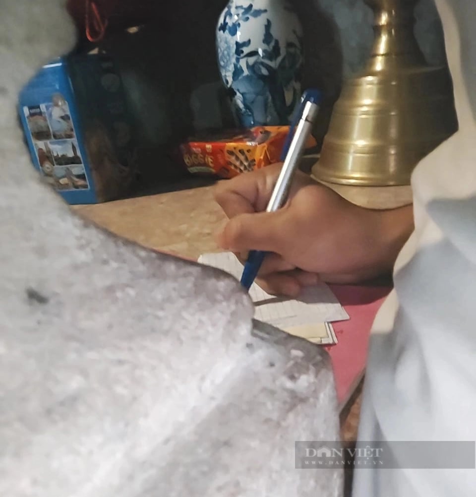 Trò bịp cầu con trên đường hành lễ Chùa Hương: Thủ thuật moi tiền trong "Đền, Điện", nạp tiền mới làm lễ (Kỳ 2)- Ảnh 6.