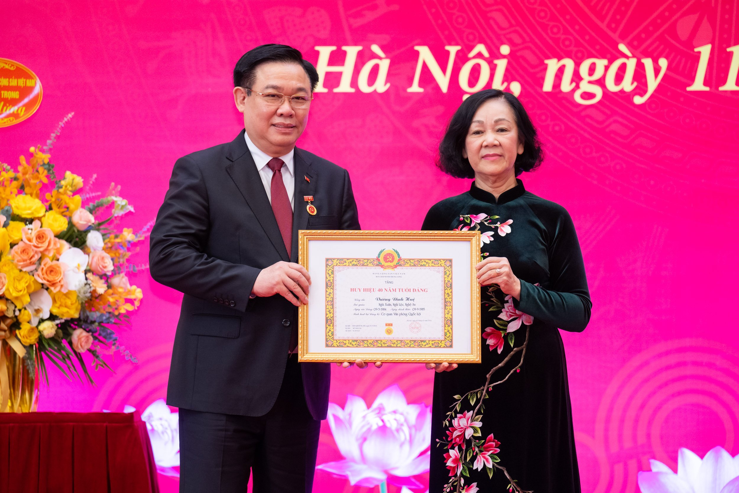 Chủ tịch Quốc hội Vương Đình Huệ: "Phần thưởng cao quý nhắc nhở tôi càng phải luôn nỗ lực cao hơn nữa"- Ảnh 1.