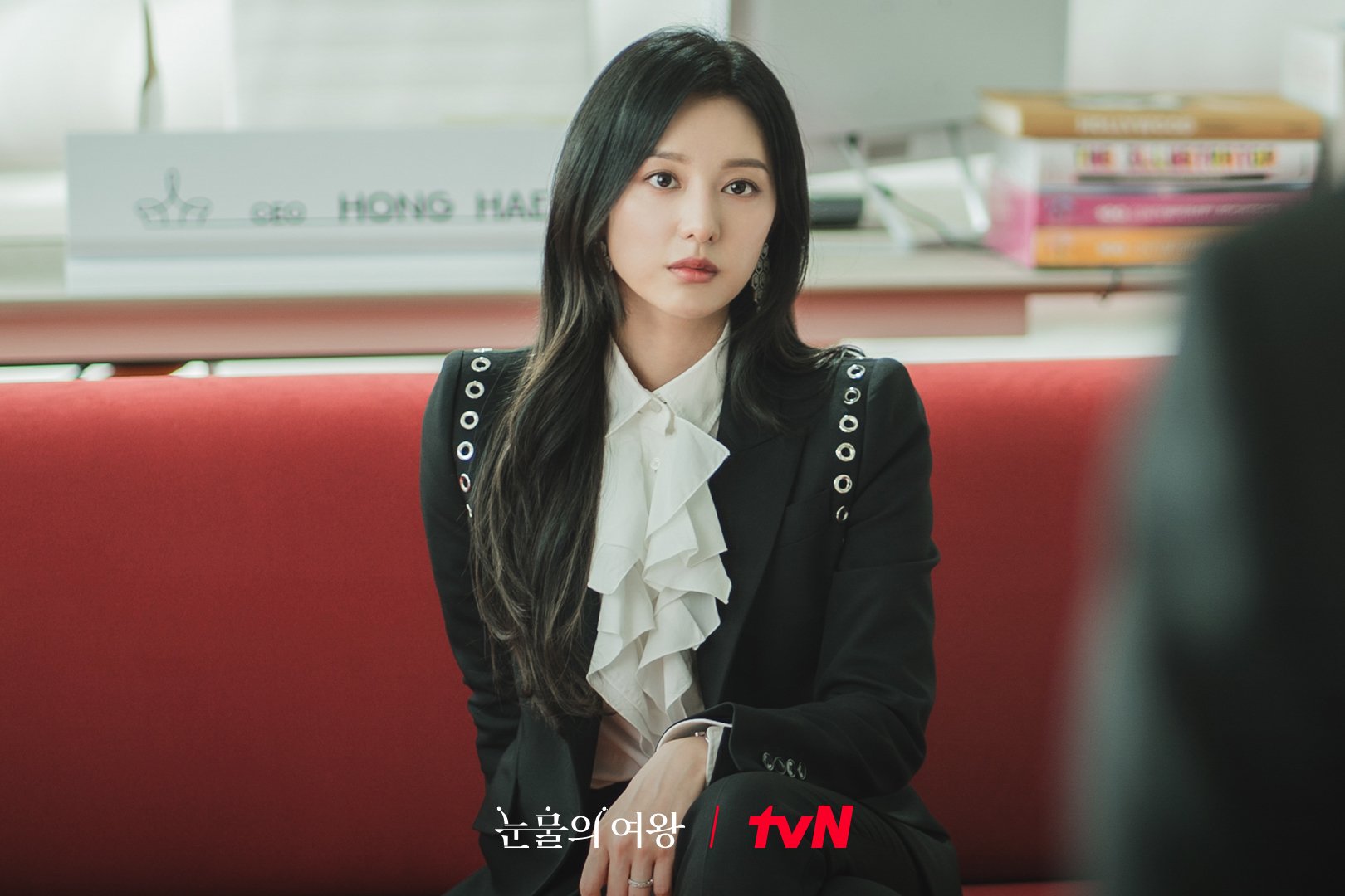 Phim Nữ hoàng nước mắt (Queen of Tears) của Kim Soo Hyun và Kim Ji Won vừa lên sóng đã hút lượng xem "khủng"- Ảnh 1.