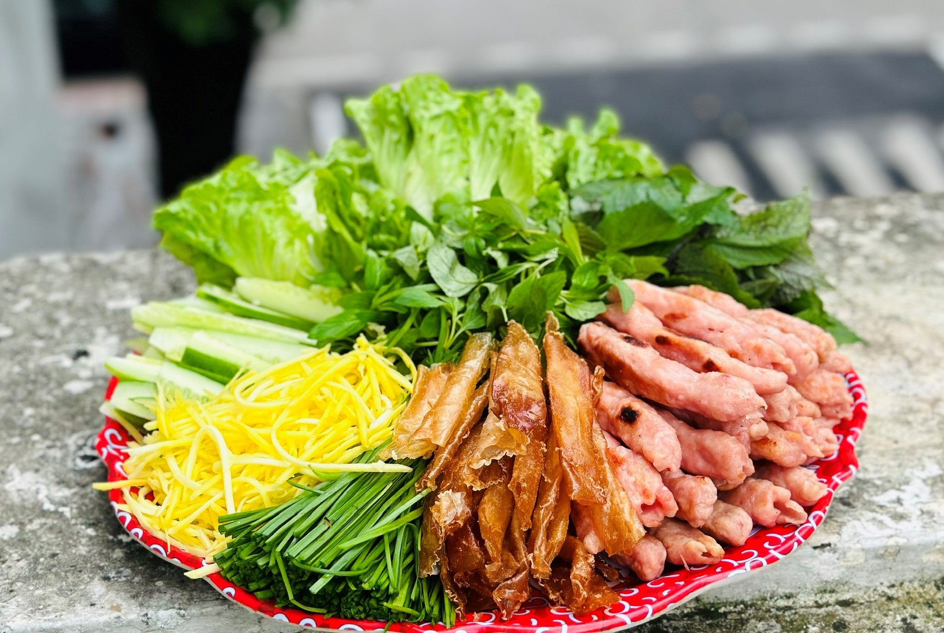 8X ở Khánh Hòa làm nem chả, cả làng khen ngon- Ảnh 3.