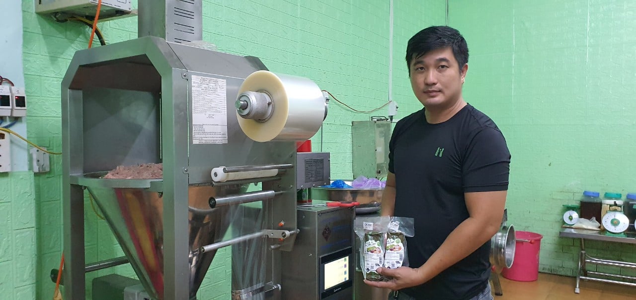 8X ở Khánh Hòa làm nem chả, cả làng khen ngon- Ảnh 2.