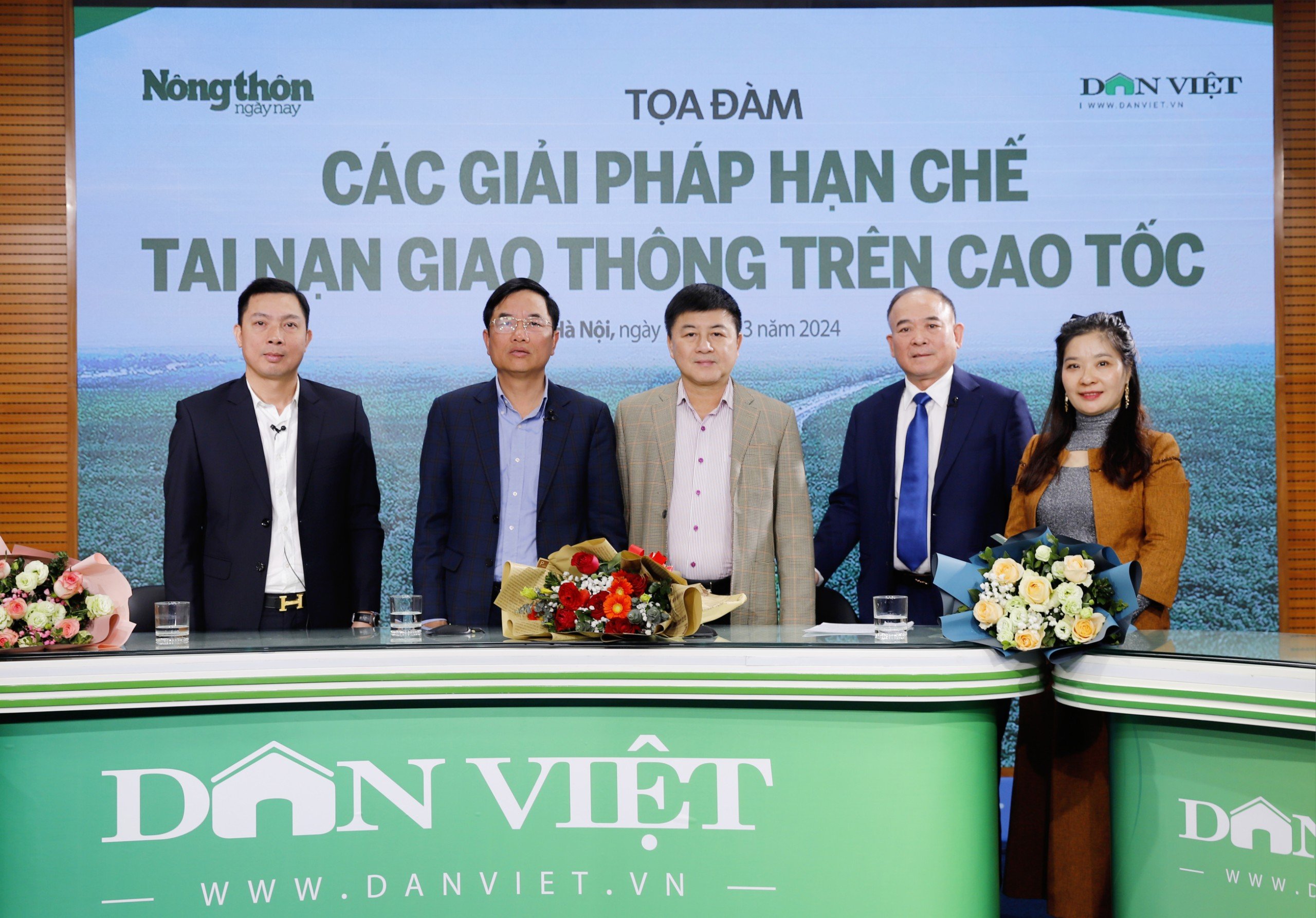 Trực tiếp Toạ đàm "Các giải pháp hạn chế tai nạn giao thông trên cao tốc": Bộ GTVT rà soát, tăng cường biển báo- Ảnh 1.