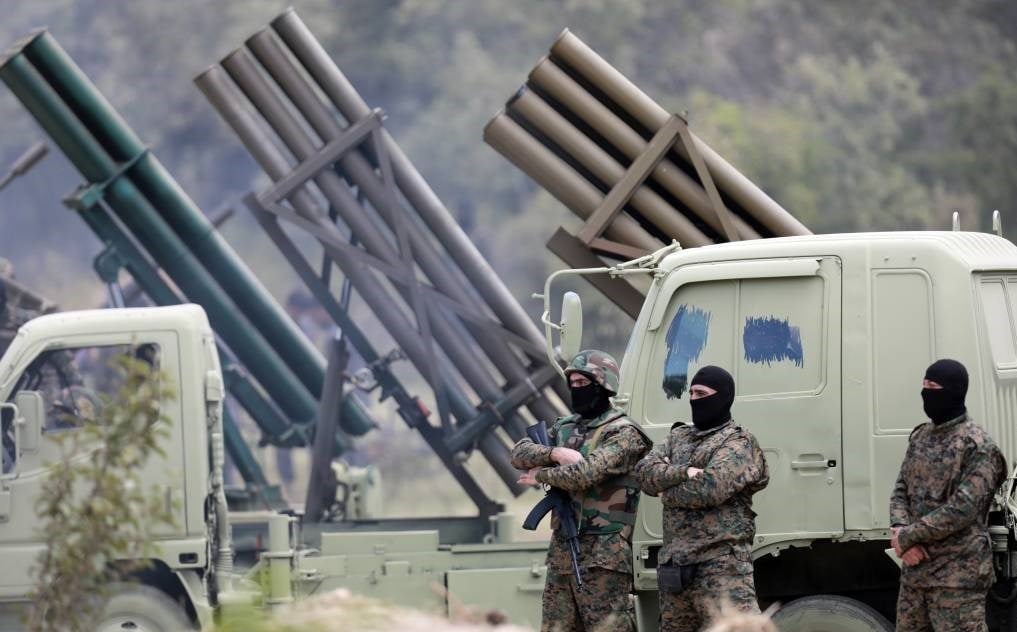Hezbollah ồ ạt nã 100 tên lửa tấn công dữ dội 2 căn cứ của Israel- Ảnh 1.