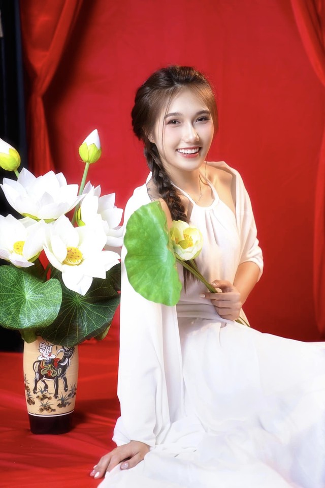 Nguyễn Lan Vy: "Hot girl" bóng chuyền Long An 18 tuổi gây “sốt” vì... quá xinh- Ảnh 4.