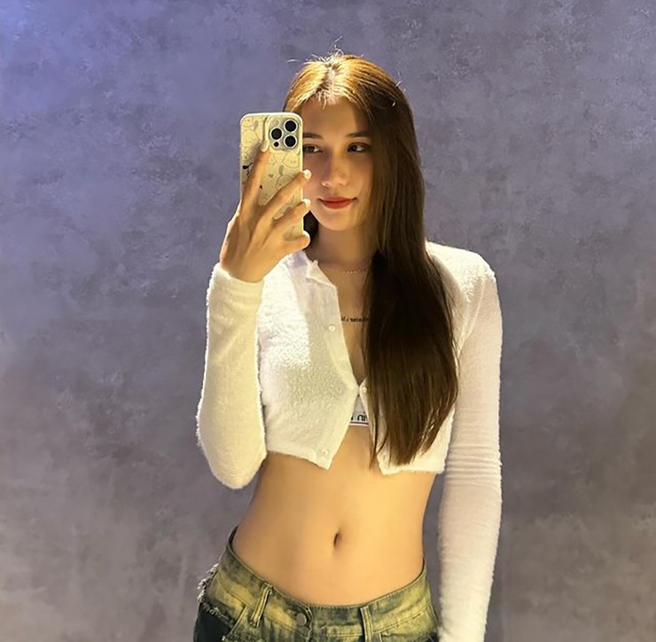 Nguyễn Lan Vy: "Hot girl" bóng chuyền Long An 18 tuổi gây “sốt” vì... quá xinh- Ảnh 2.