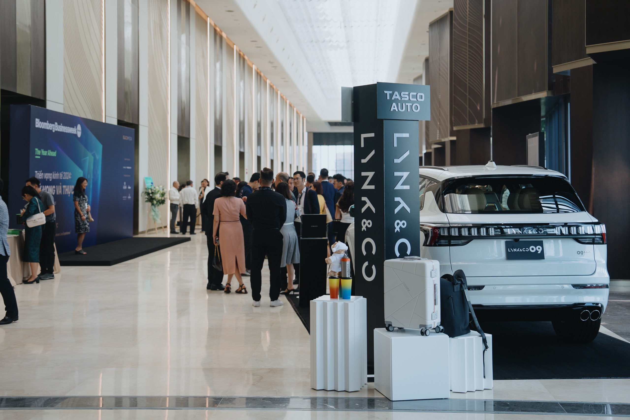 Tasco Auto và Lynk & Co là đối tác hỗ trợ tổ chức Bloomberg Businessweek The Year Ahead 2024 tại Việt Nam- Ảnh 1.