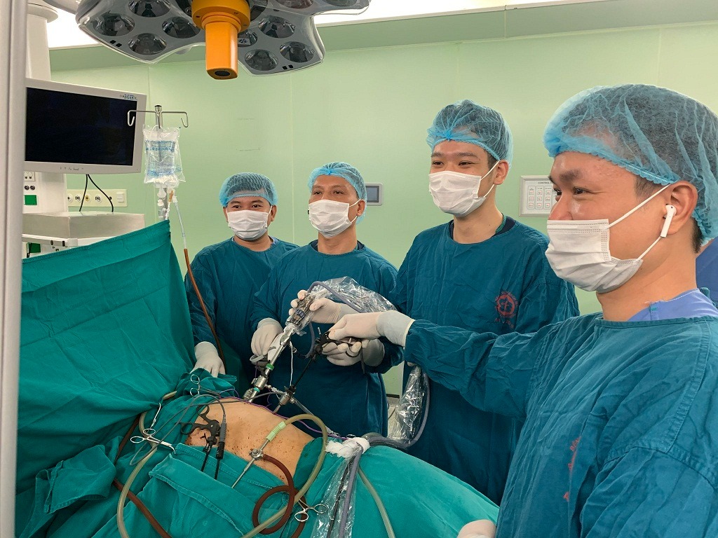 Áp lực cuộc sống hiện đại khiến ung thư dạ dày bị "trẻ hóa"- Ảnh 2.