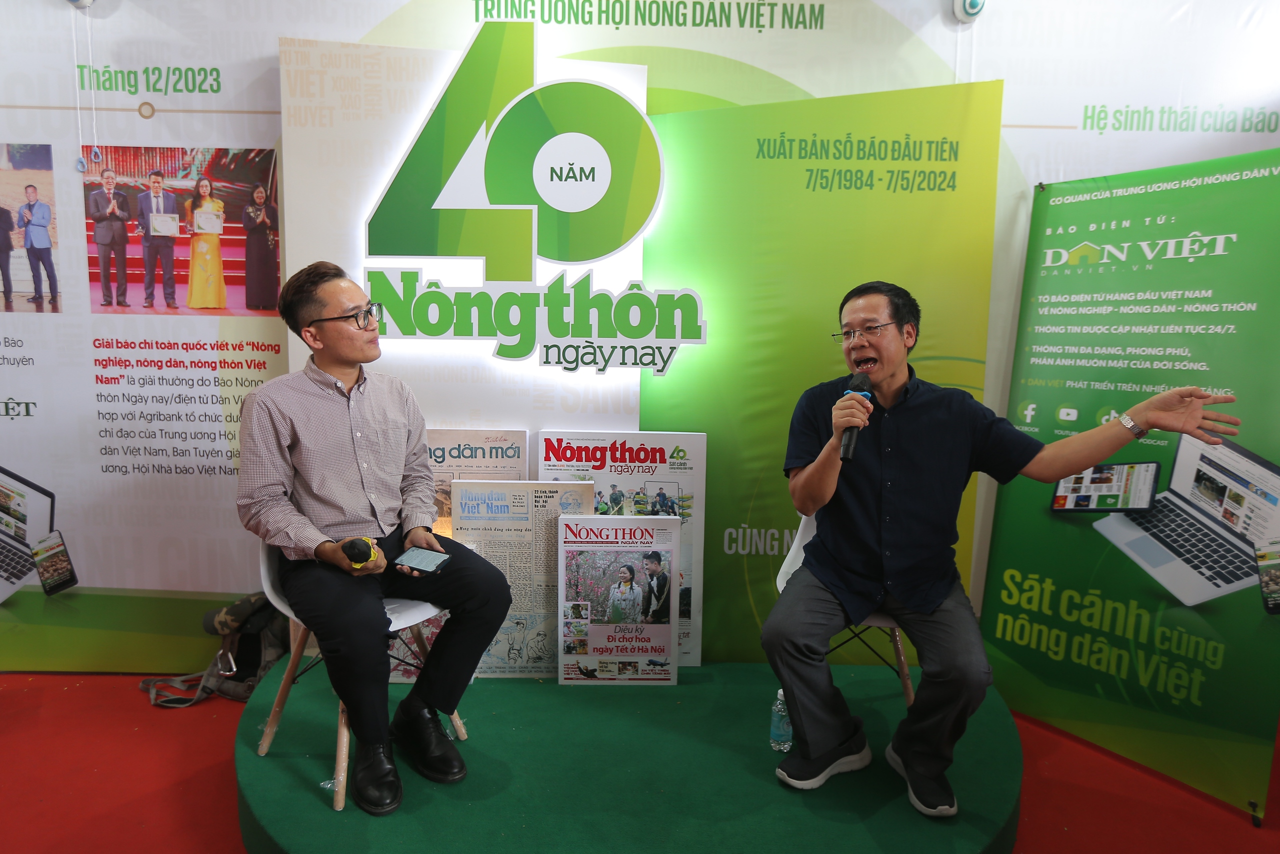 Nhà báo Đỗ Doãn Hoàng giải đáp thắc mắc của sinh viên ngay tại Hội báo 2024- Ảnh 3.