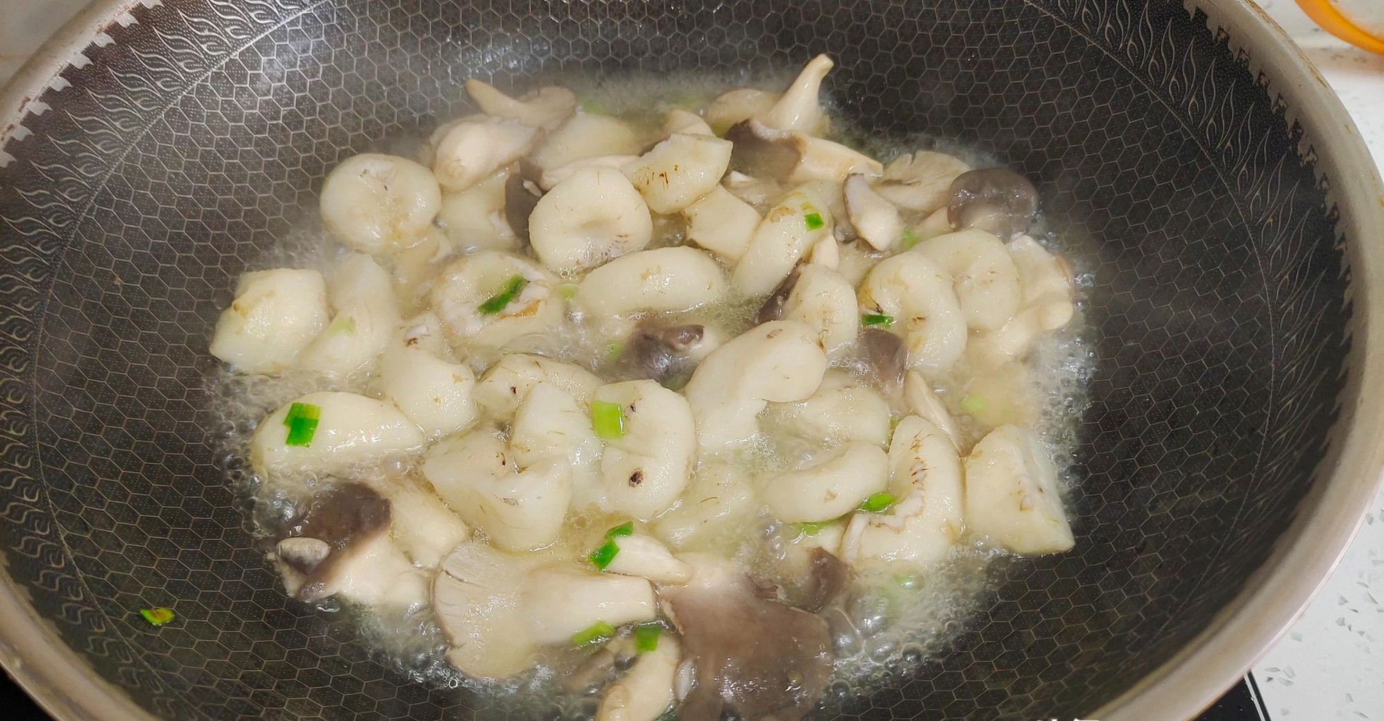 Loại củ "nhân sâm nước" xào với rau dại mùa xuân giòn ngọt, ngon miệng, dưỡng thân- Ảnh 9.