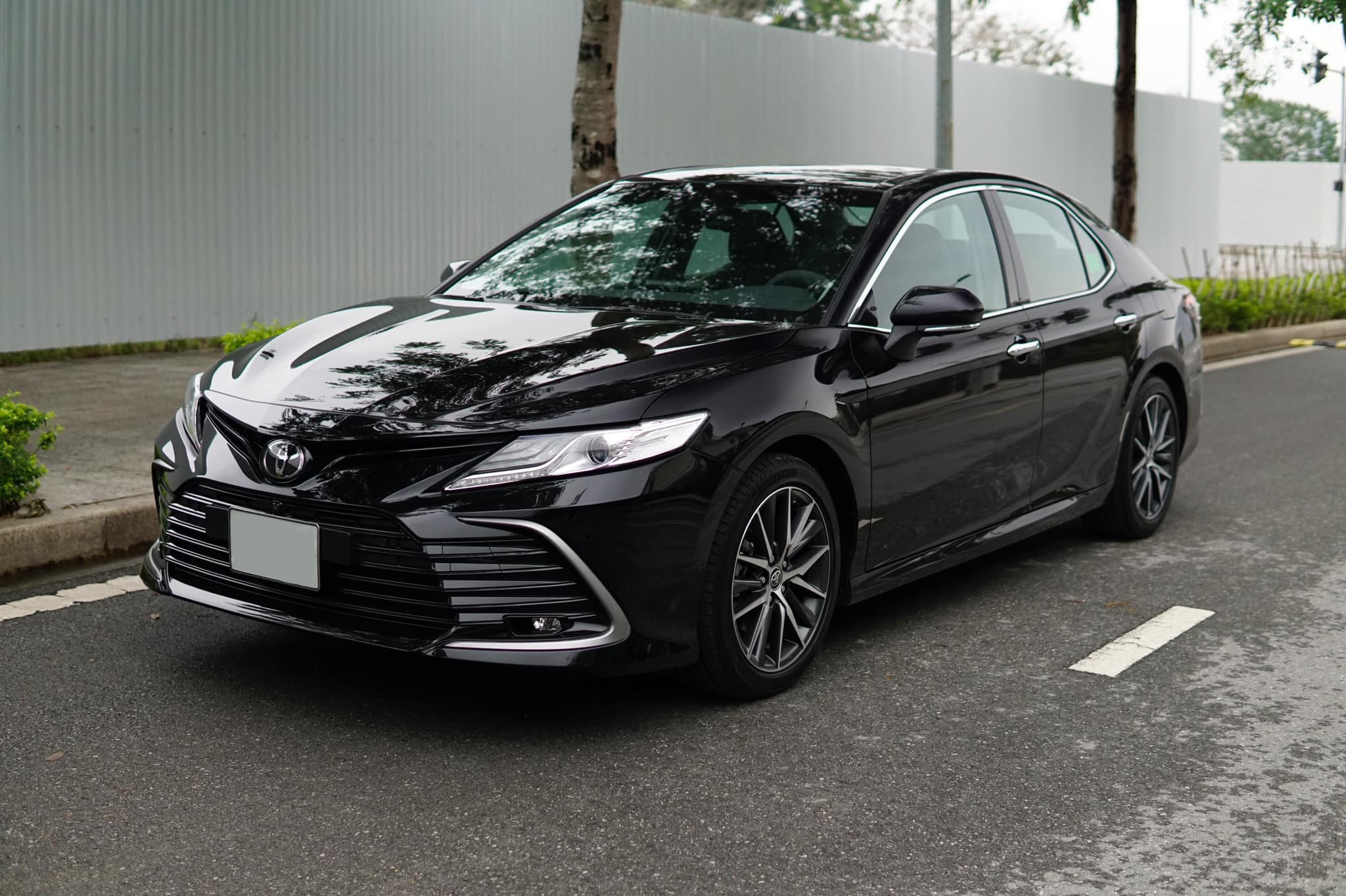 Liên tục hạ giá, Toyota Camry 2024 cũ vẫn khó tìm thấy người mua- Ảnh 1.