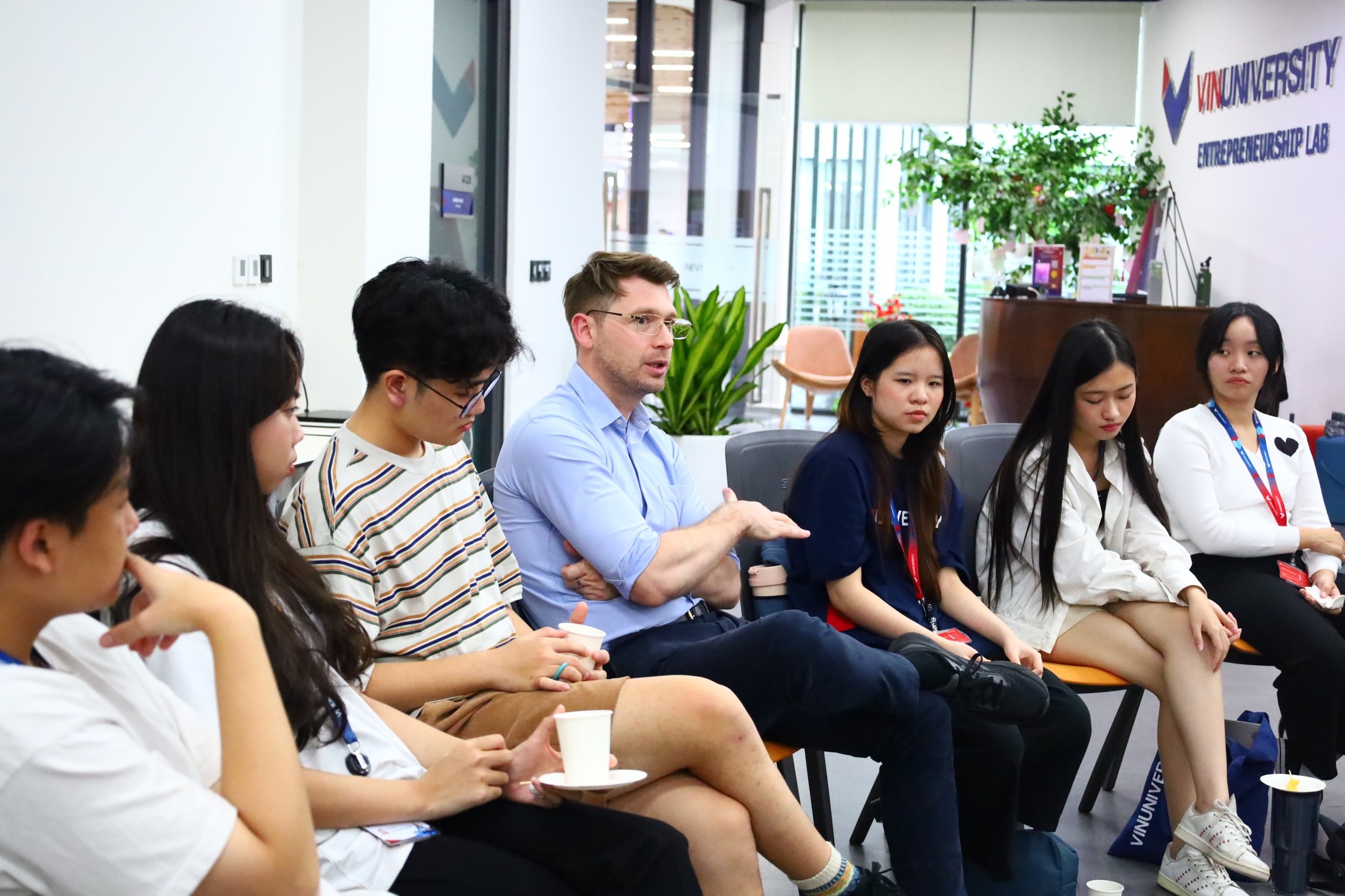 Dạy triết ở Trường ĐH VinUni: “Chúng tôi không truyền giảng mà giúp sinh viên trở thành người kiến tạo”- Ảnh 2.