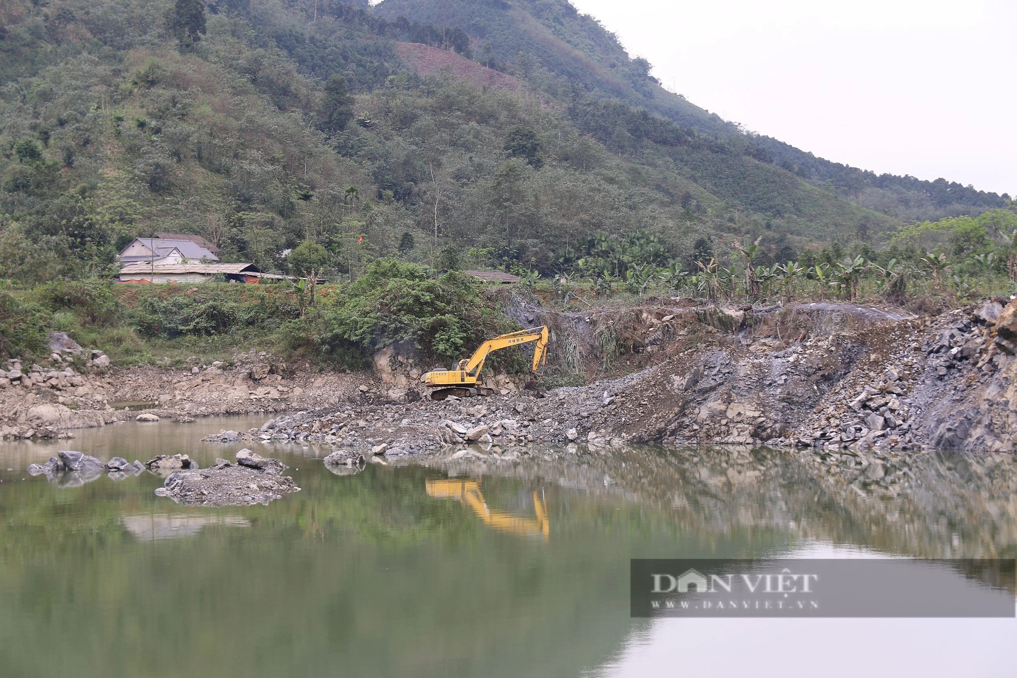 Yên Bái: Mỏ đá nổ mìn không thông báo, đá bay như mưa, người dân sợ hãi- Ảnh 2.