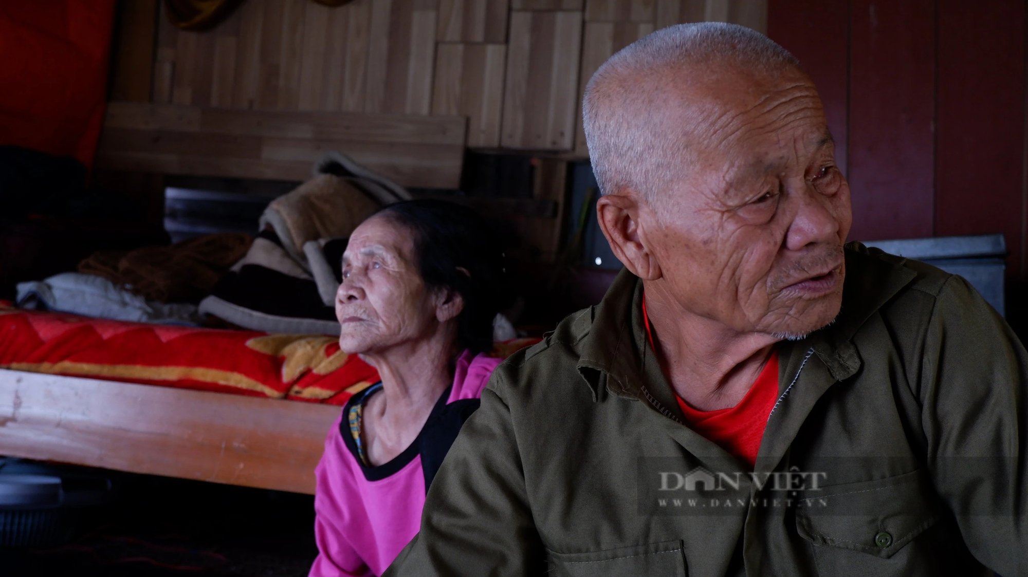  “Vợ nhặt” đời thực: Chuyện tình nửa thế kỷ của “ông điếc - bà mù” lênh đênh bên bờ sông Hồng - Ảnh 1.