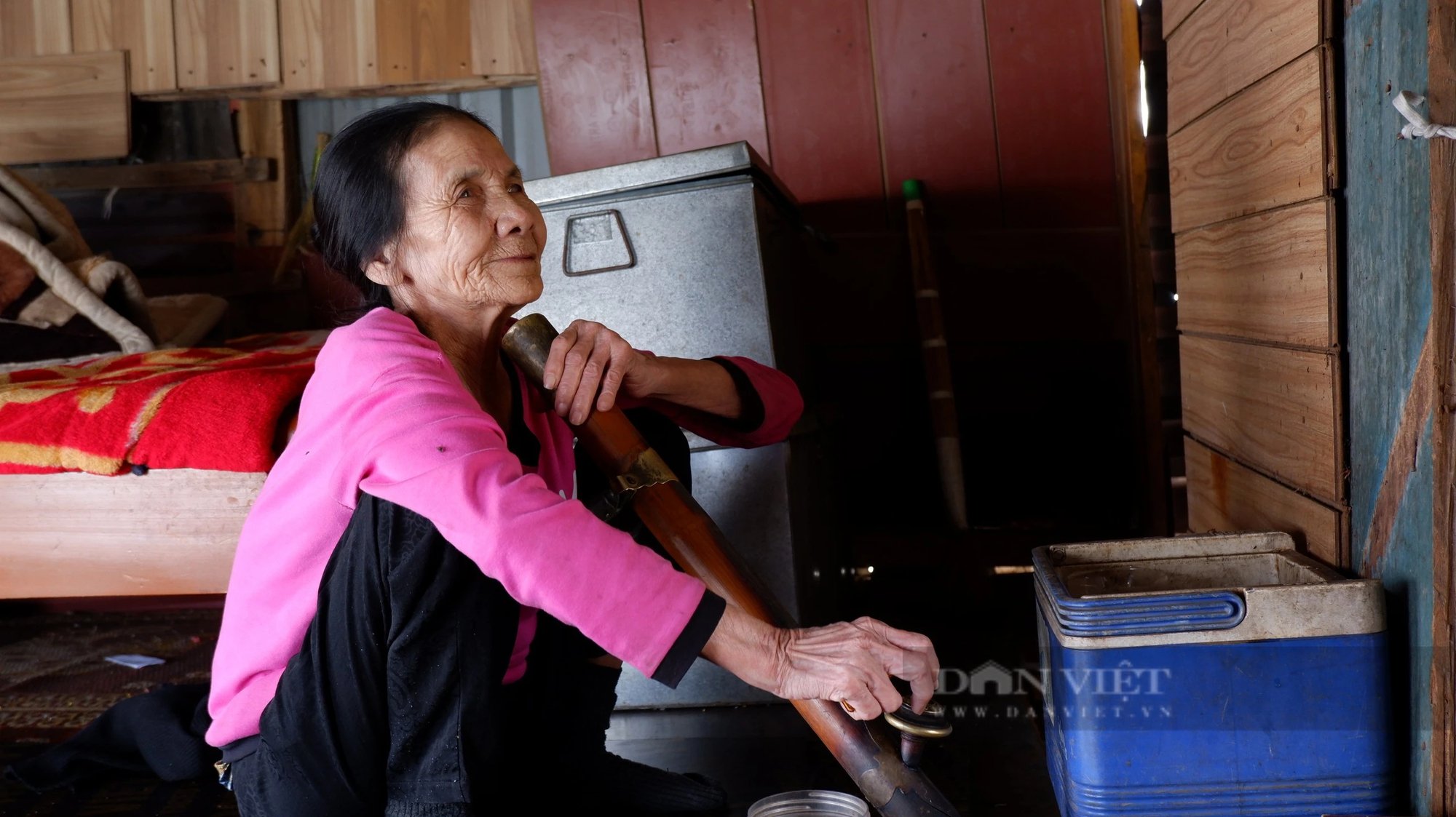  “Vợ nhặt” đời thực: Chuyện tình nửa thế kỷ của “ông điếc - bà mù” lênh đênh bên bờ sông Hồng - Ảnh 5.