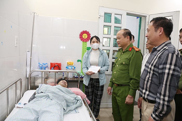 "Thông chốt" kiểm tra nồng độ cồn, tông trung tá công an nhập viện- Ảnh 1.