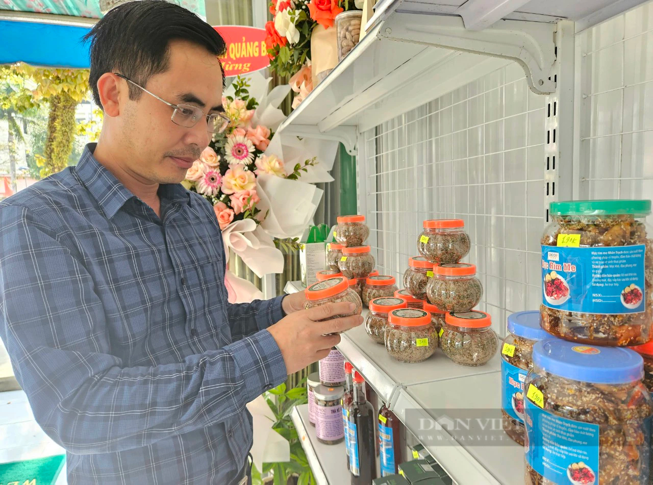 Mô hình coffee trưng bày nông sản OCOP đầu tiên ở Đồng Hới- Ảnh 4.