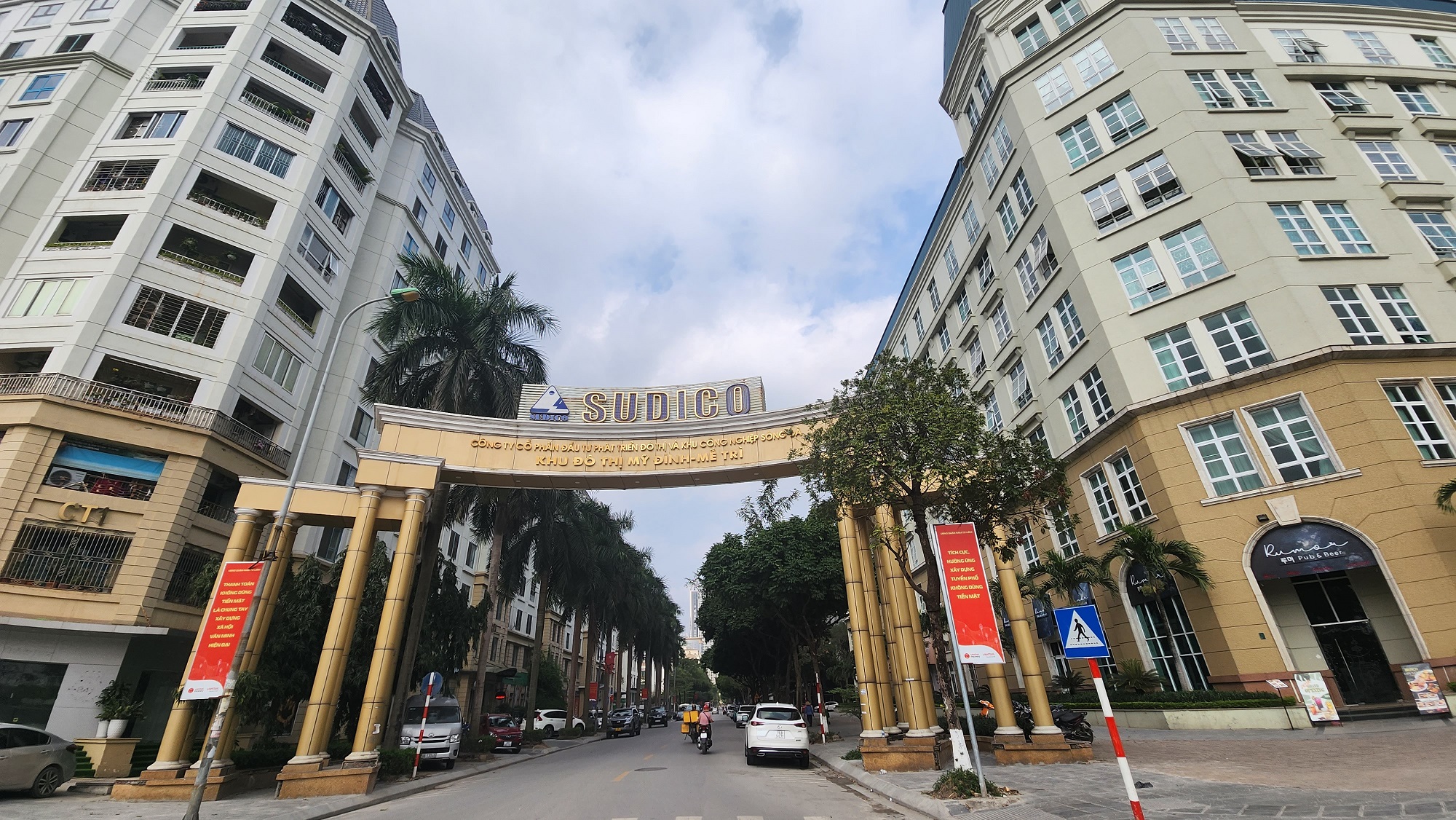 Cận cảnh loạt chung cư Hà Nội tăng giá "phi mã", có nơi rao bán gần 175 triệu đồng/m2- Ảnh 4.