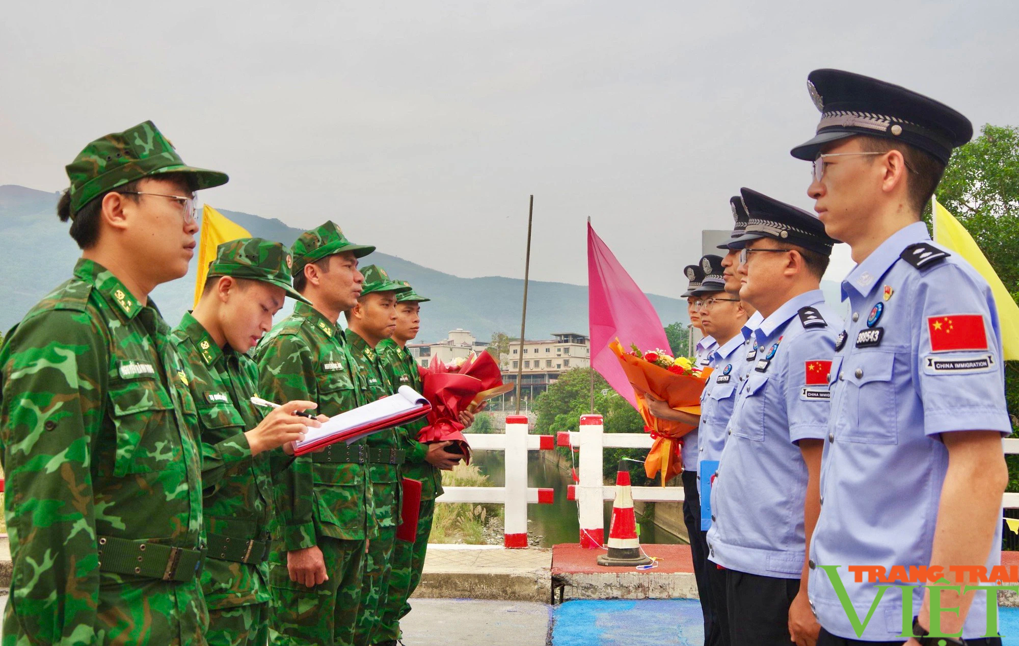 Tuần tra liên hợp chấp pháp trên biên giới Lai Châu- Ảnh 1.