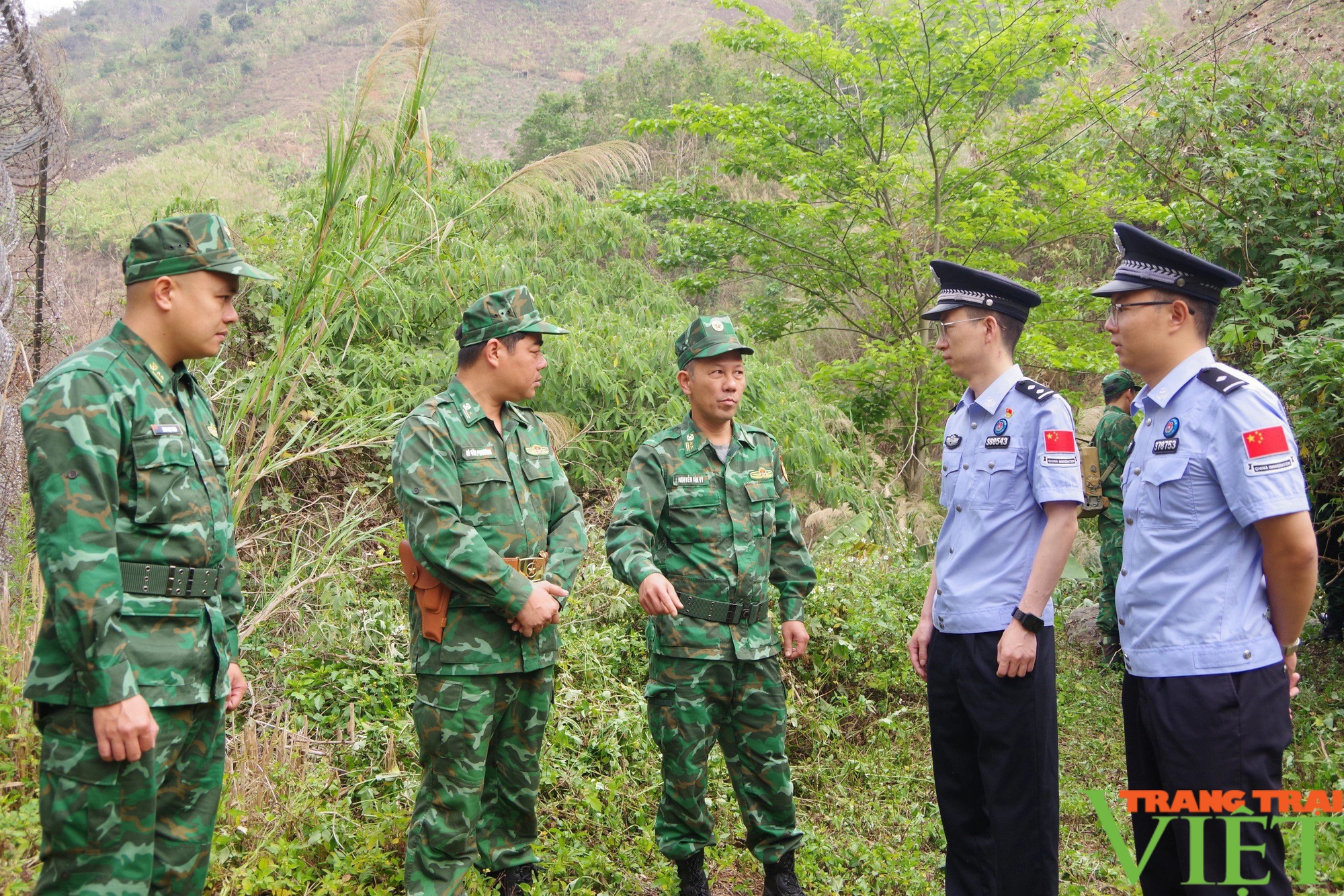 Tuần tra liên hợp chấp pháp trên biên giới Lai Châu- Ảnh 2.