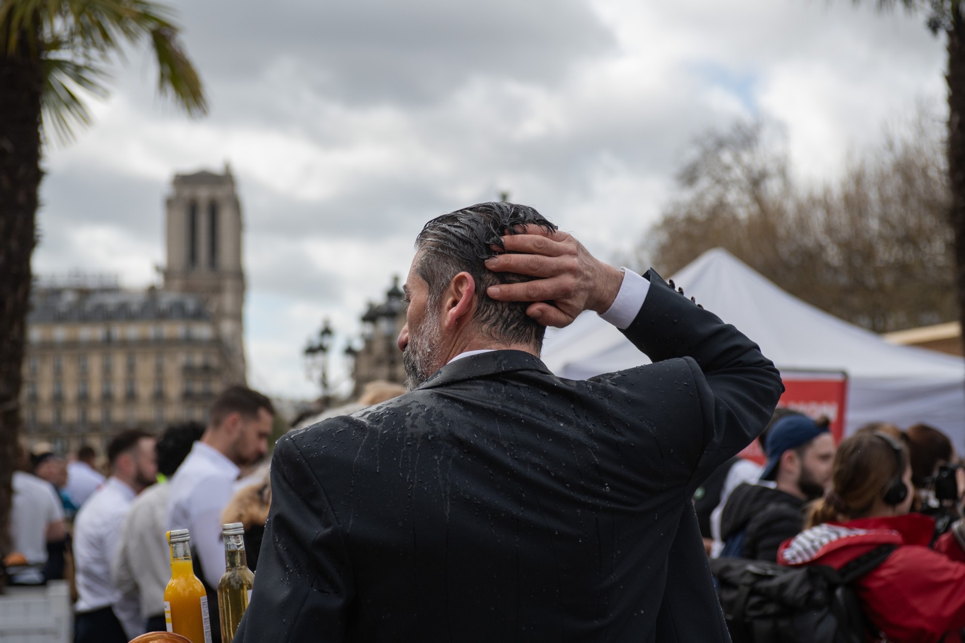 Hình ảnh gây sốt trên đường phố Paris- Ảnh 10.