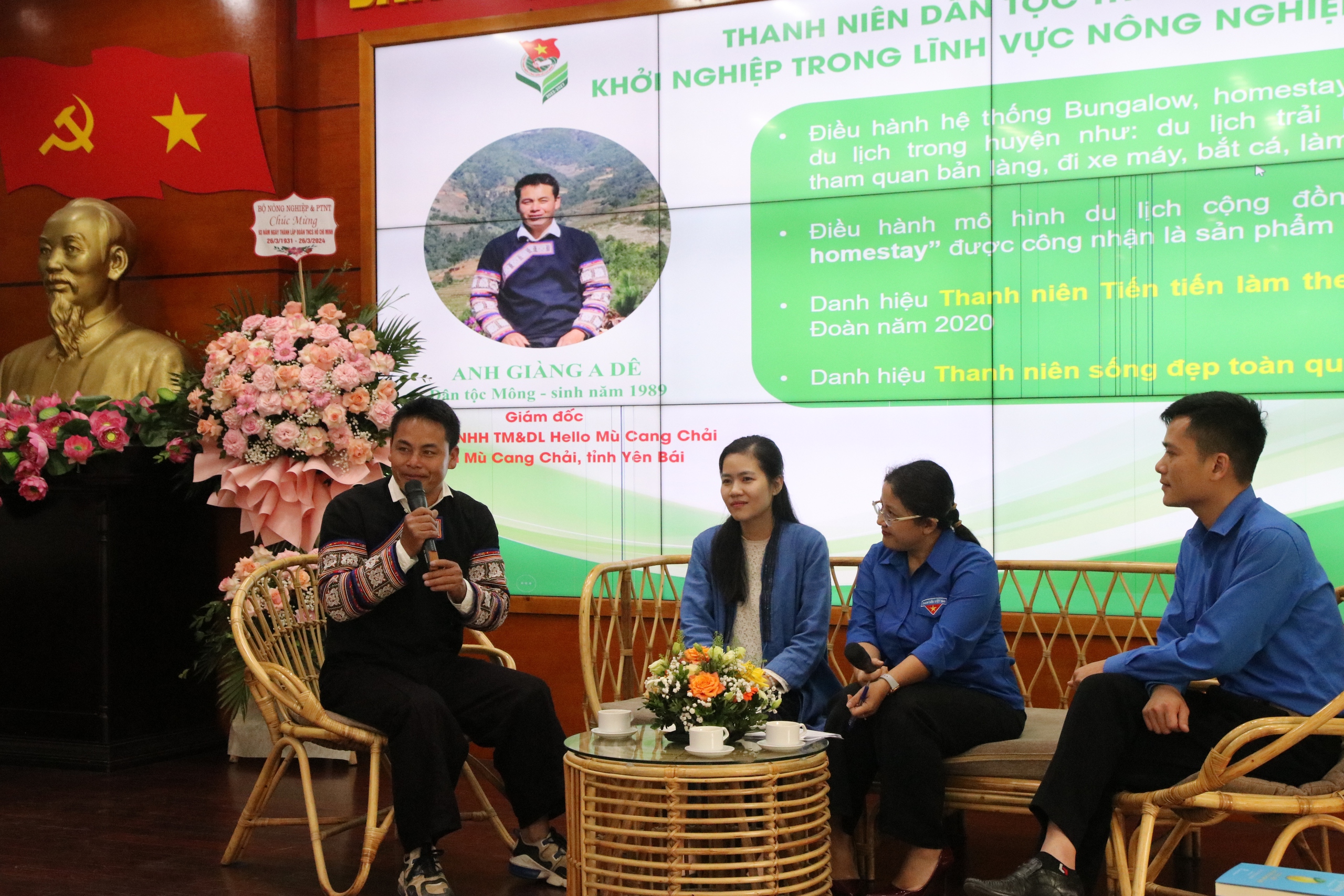 Vợ chồng người Mông ở Mù Cang Chải làm homestay, miễn phí bữa sáng cho khách để học 3 câu tiếng Anh mỗi ngày- Ảnh 2.