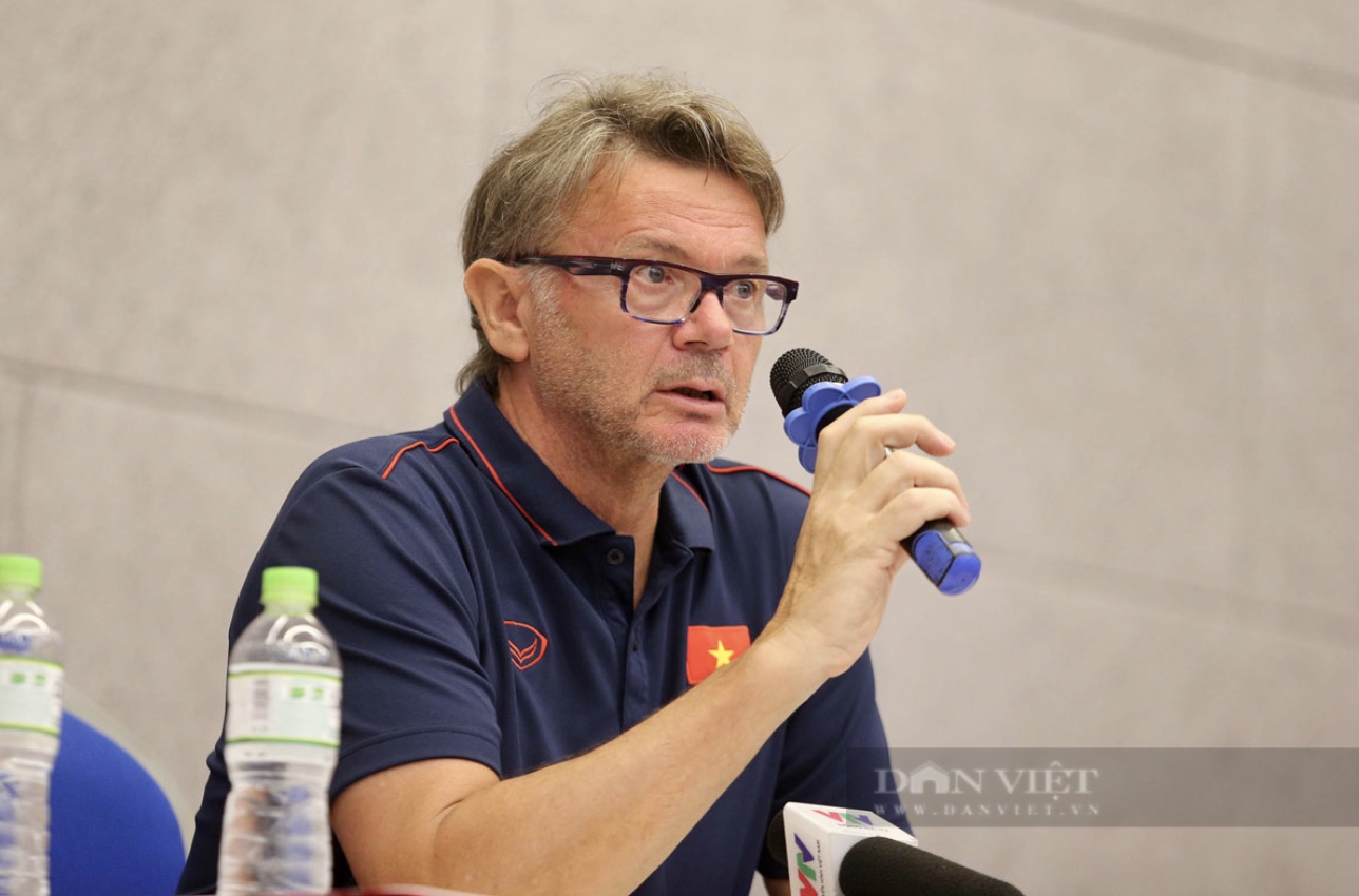 Á hậu Huyền My: Khoảnh khắc cả SVĐ Mỹ Đình hô to "Troussier out", cảm xúc trong tôi thật khó tả- Ảnh 2.