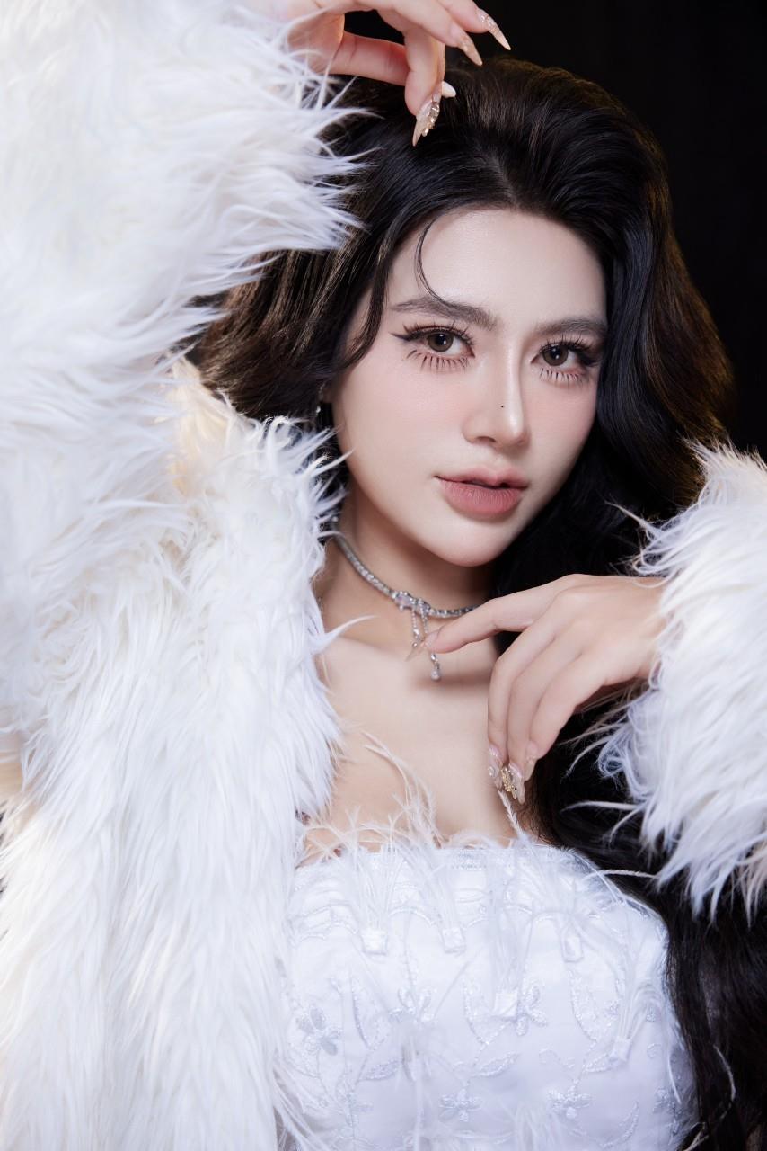 Image hình ảnh Oanh - Oanh Tạ - Cô gái hát cover có giọng hát lạ và ngoại hình hút mắt