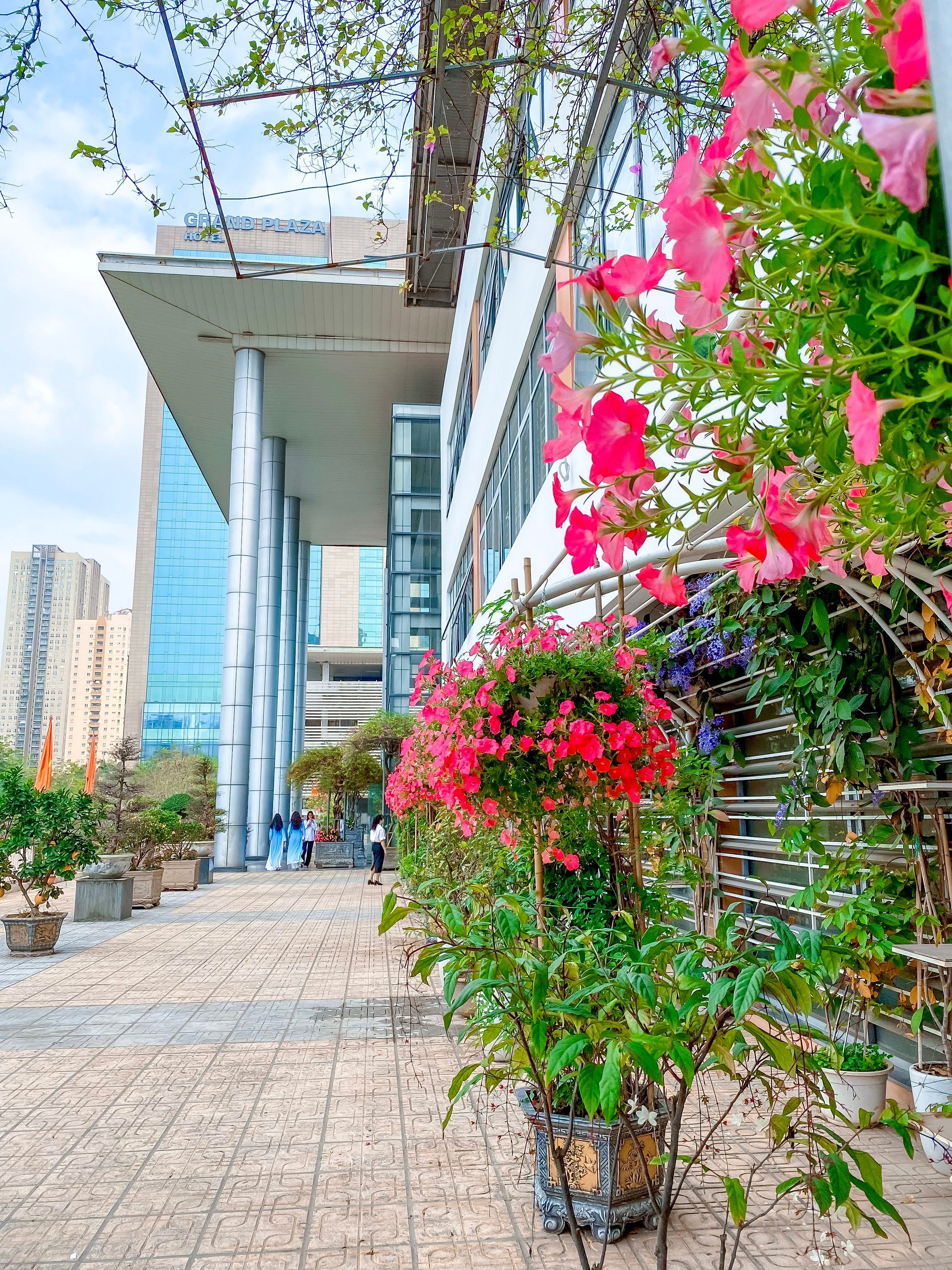 "Loá mắt" trước những thư viện xịn sò của các trường đình đám ở Hà Nội: Học sinh đi học thích không muốn về- Ảnh 8.