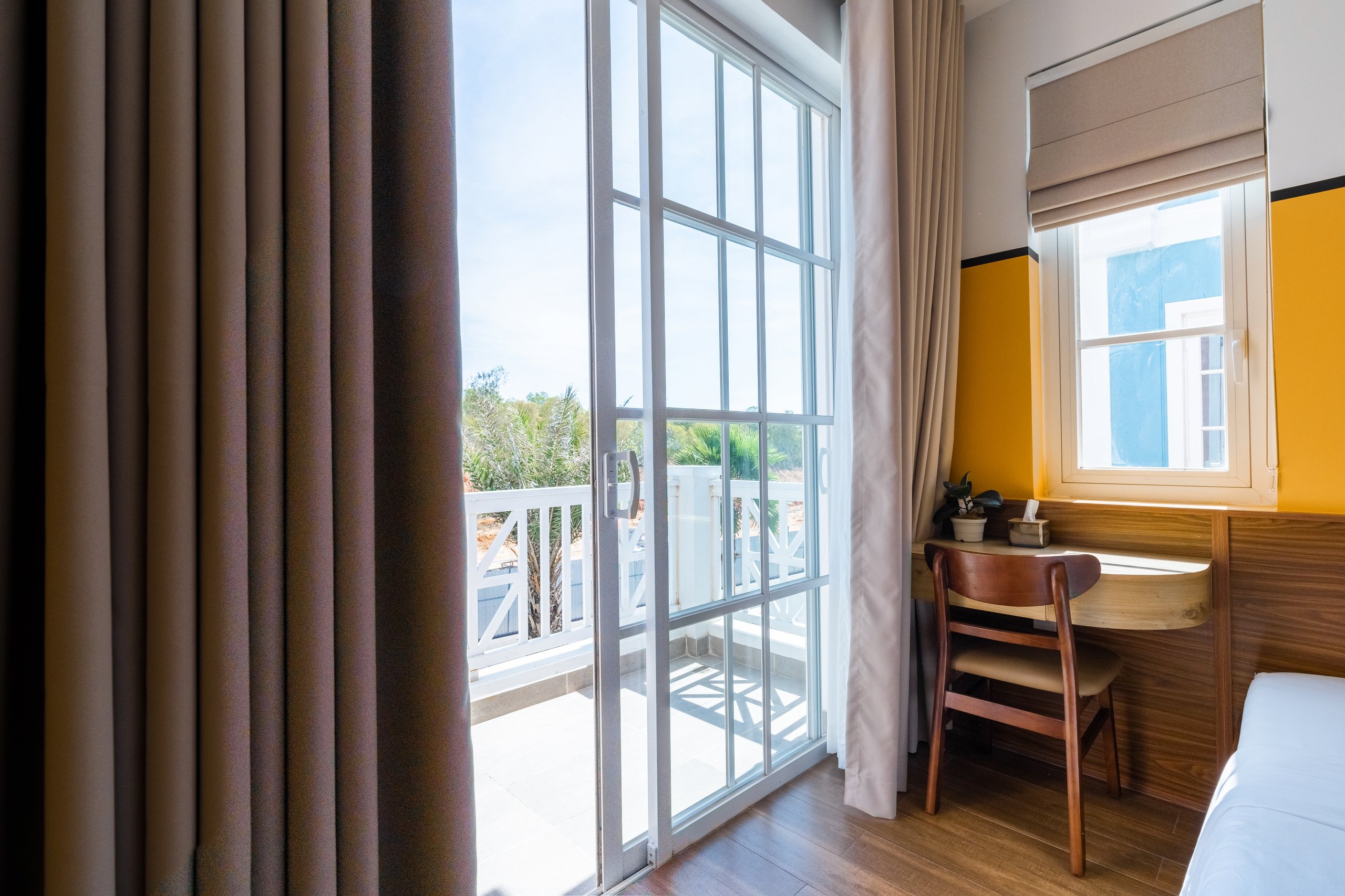 Căn biệt thự màu cát vàng bên bờ biển của cặp vợ chồng trẻ như bức họa- Ảnh 8.