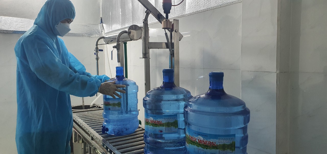 Nước uống đóng chai của một doanh nghiệp tại TP.Cam Ranh đạt OCOP 3 sao- Ảnh 1. Nước uống đóng chai của một doanh nghiệp tại TP.Cam Ranh đạt OCOP 3 sao- Ảnh 1.