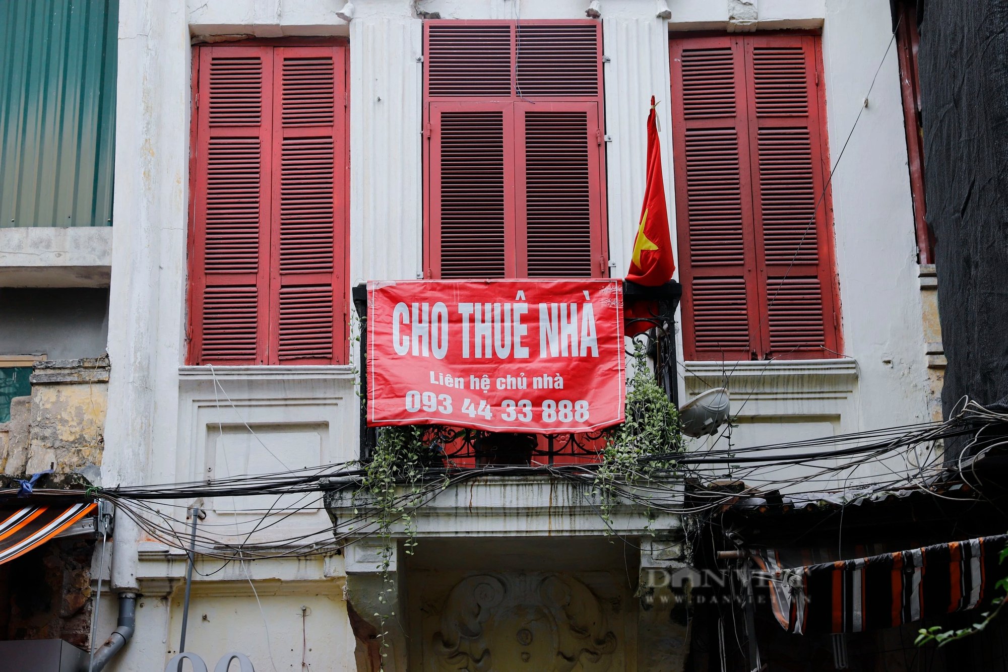 Tuyến phố sành điệu ở Hà Nội đầy rẫy biển cho thuê, hàng trà đá tranh thủ "ăn ké" mặt bằng trăm triệu- Ảnh 9.