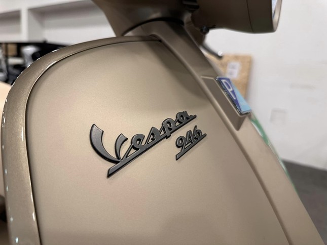 Vespa 946 phiên bản rồng giá tiền tỷ đầu tiên tại Việt Nam- Ảnh 8.