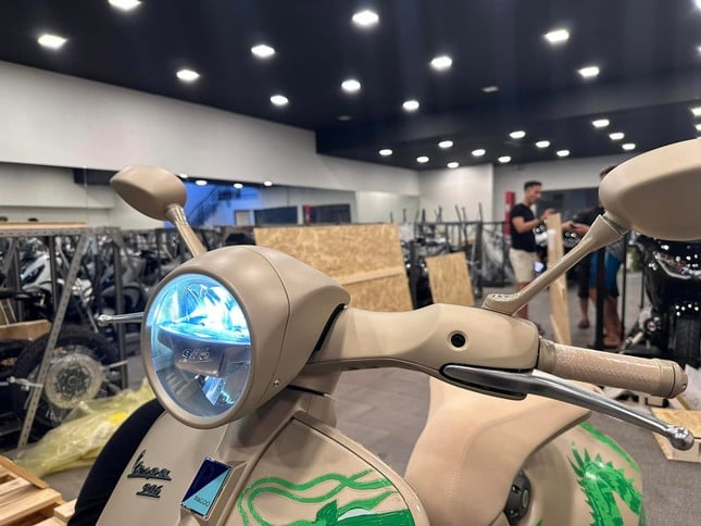Vespa 946 phiên bản rồng giá tiền tỷ đầu tiên tại Việt Nam- Ảnh 7.