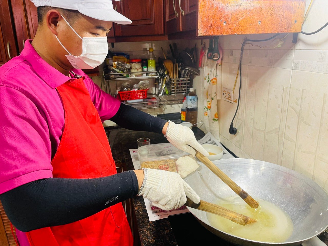 Cũng là kẹo lạc thôi, Hà Tĩnh nổi tiếng Cu Đơ, Vĩnh Phúc nổi danh Cu Mót- Ảnh 4.