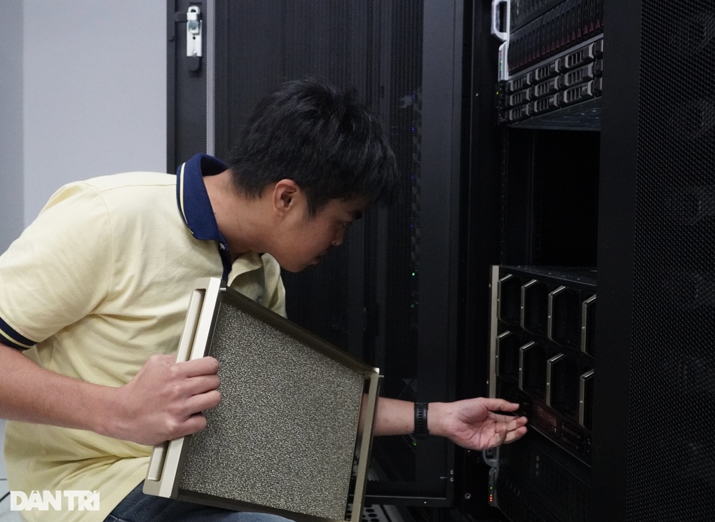 Siêu máy chủ AI có giá 10 tỷ đồng, lần đầu tiên có tại đại học Việt Nam- Ảnh 2.