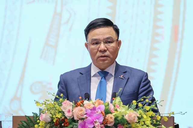 "Sếp lớn" EVN, PVN và Petrolimex cam kết gì với Chính phủ về cung ứng điện, xăng năm 2024?- Ảnh 3.