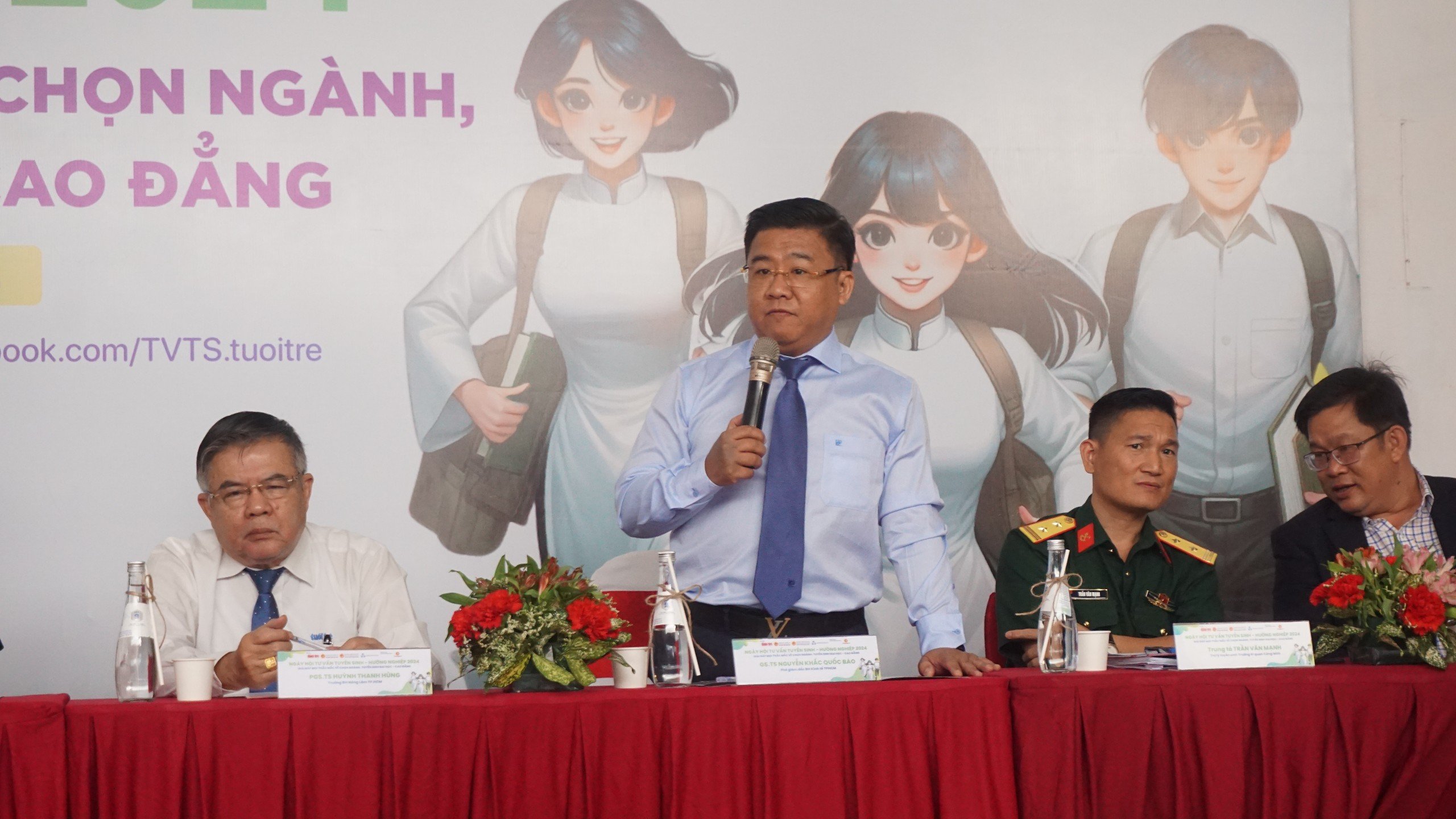 Phụ huynh thắc mắc ngành nào có cơ hội việc làm lớn nhất trong 5 năm tới để thí sinh "đón sóng"- Ảnh 1.