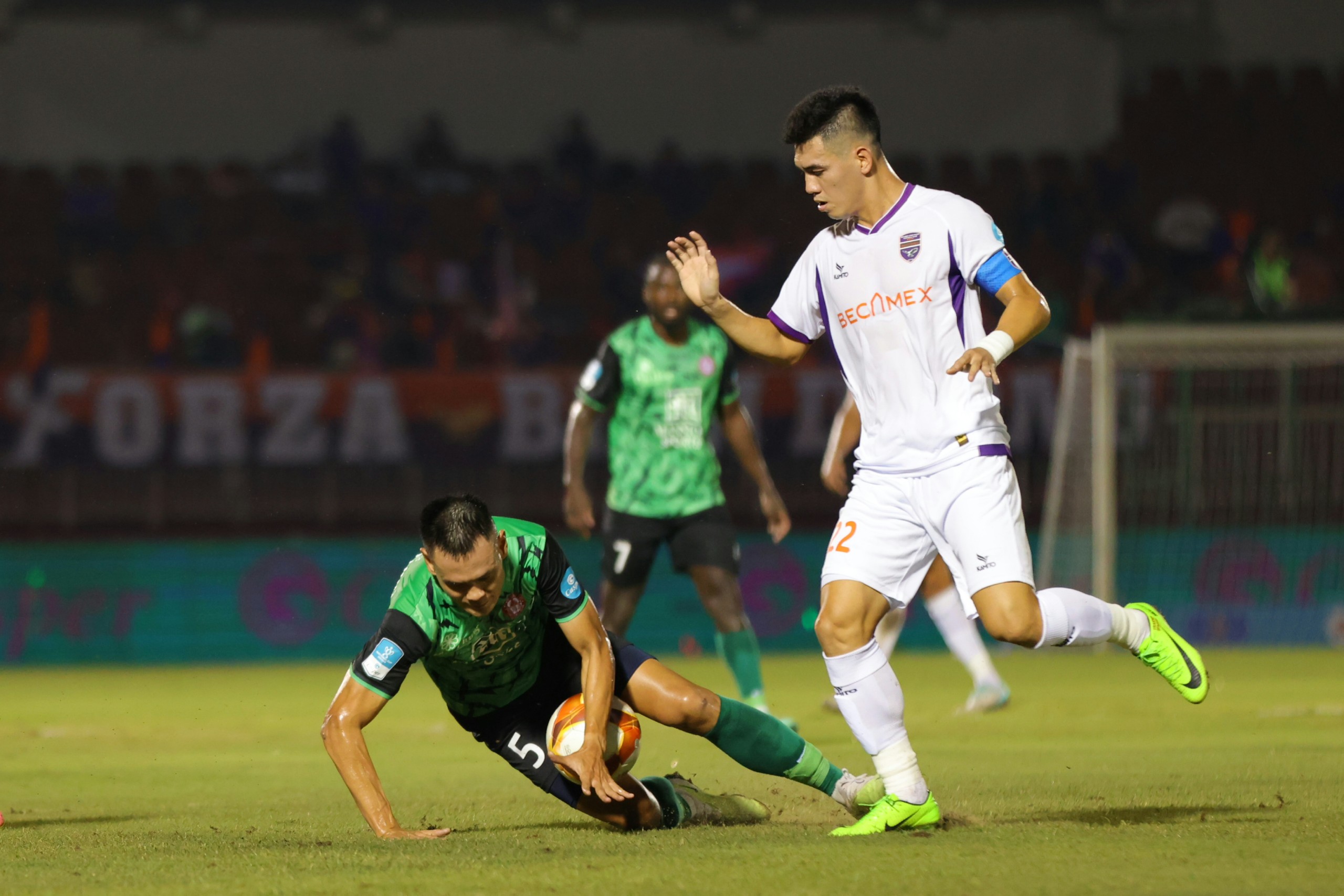 CLB TP.HCM vs B.Bình Dương (19h15, 3/3): Nguy cơ rình rập trên sân Thống Nhất- Ảnh 1.