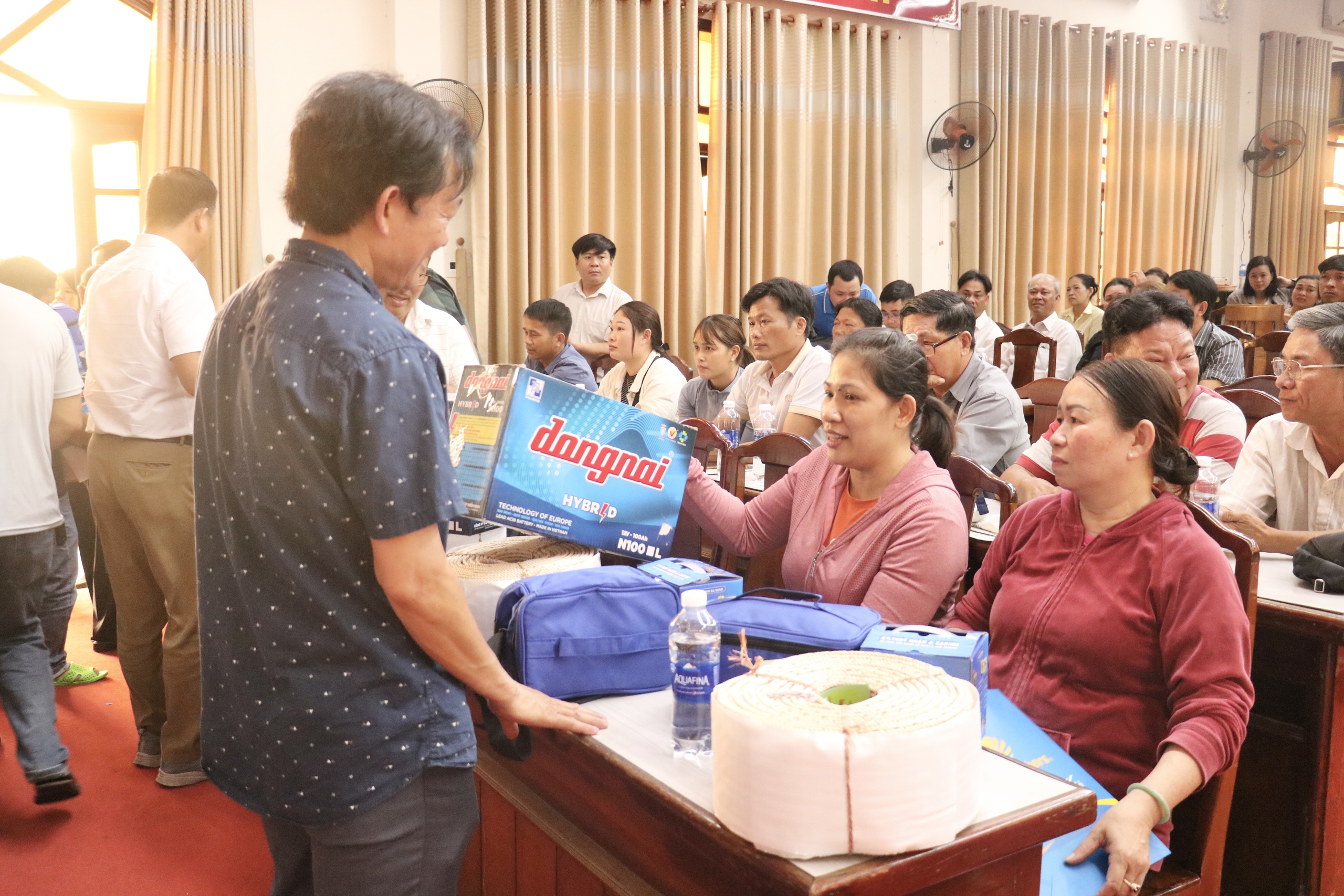 Đà Nẵng: Agribank đồng hành cùng ngư dân thắp sáng đèn trên biển- Ảnh 4.