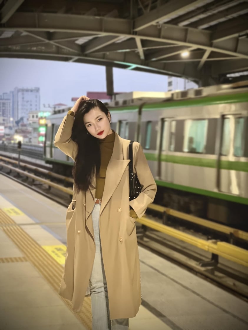 “Hot-girl" được Vũ Văn Thanh ôm chầm trước khi lên Porsche 4 tỷ là ai?- Ảnh 2.