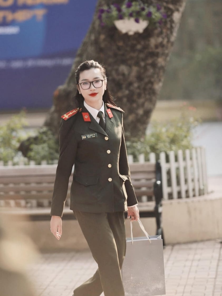 “Hot-girl" được Vũ Văn Thanh ôm chầm trước khi lên Porsche 4 tỷ là ai?- Ảnh 5.