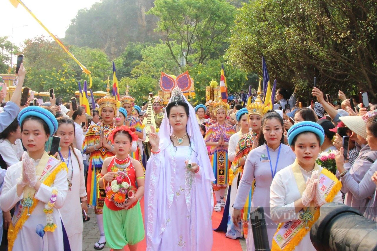 Ảnh ấn tượng tuần: Chấm dứt triều đại ông Troussier và hàng cây sao đen tuyệt đẹp trên phố Lò Đúc- Ảnh 3.