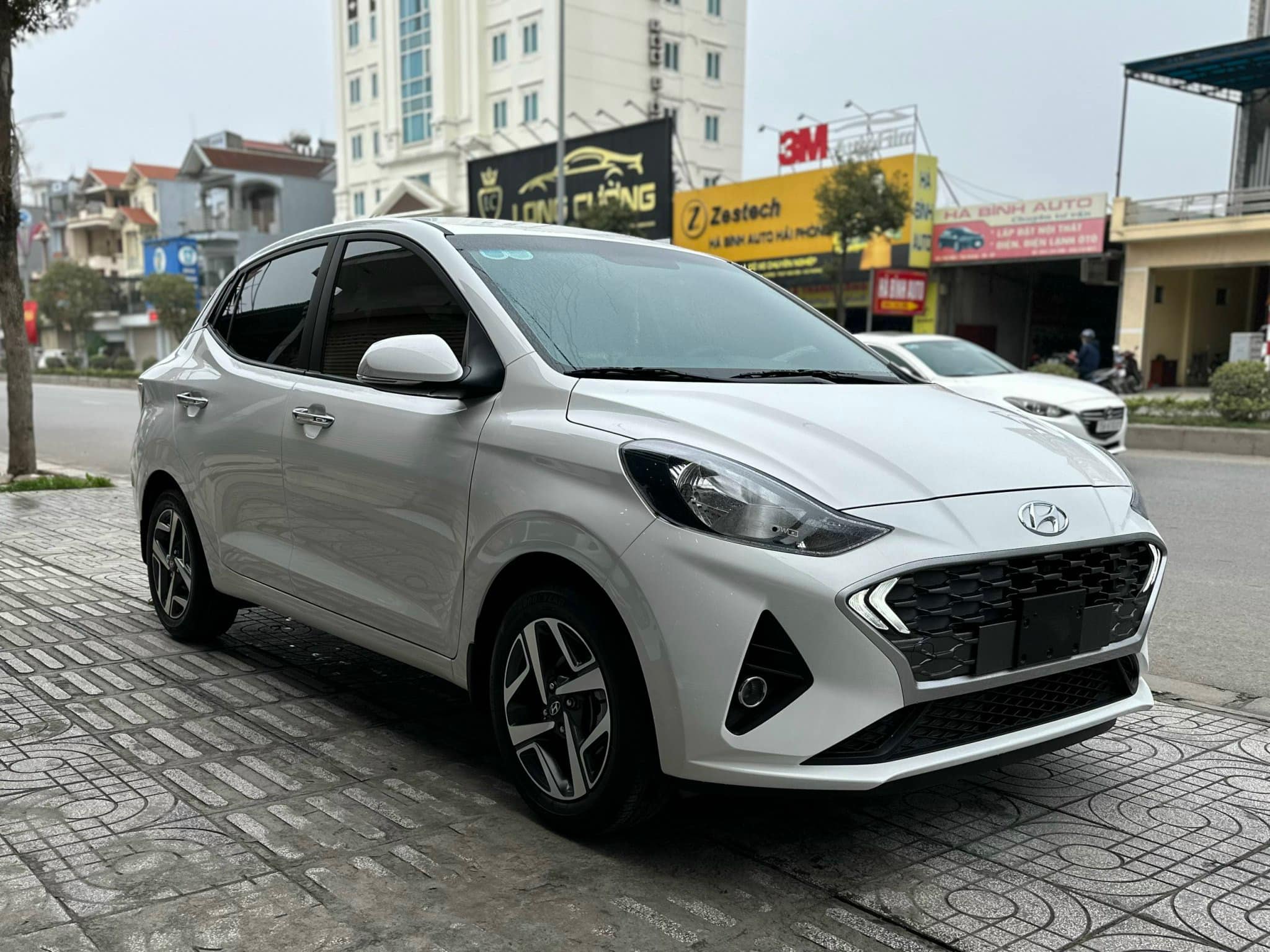 Hyundai Grand i10 sedan lướt giảm giá rẻ bất ngờ- Ảnh 1.