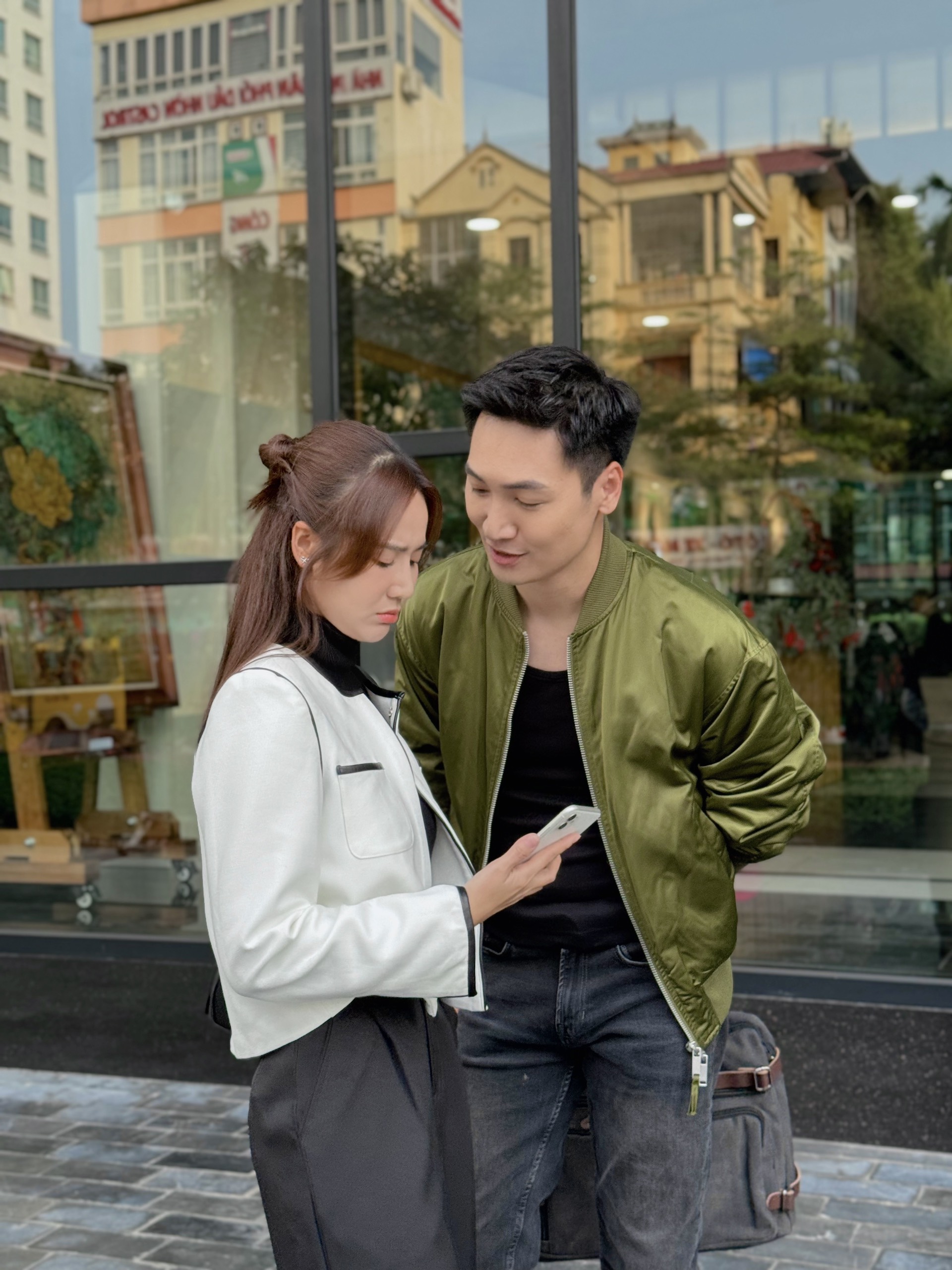 Phía sau màn khóa môi “ngọt như đường cát” của Phan Minh Huyền và Mạnh Trường - Ảnh 2.