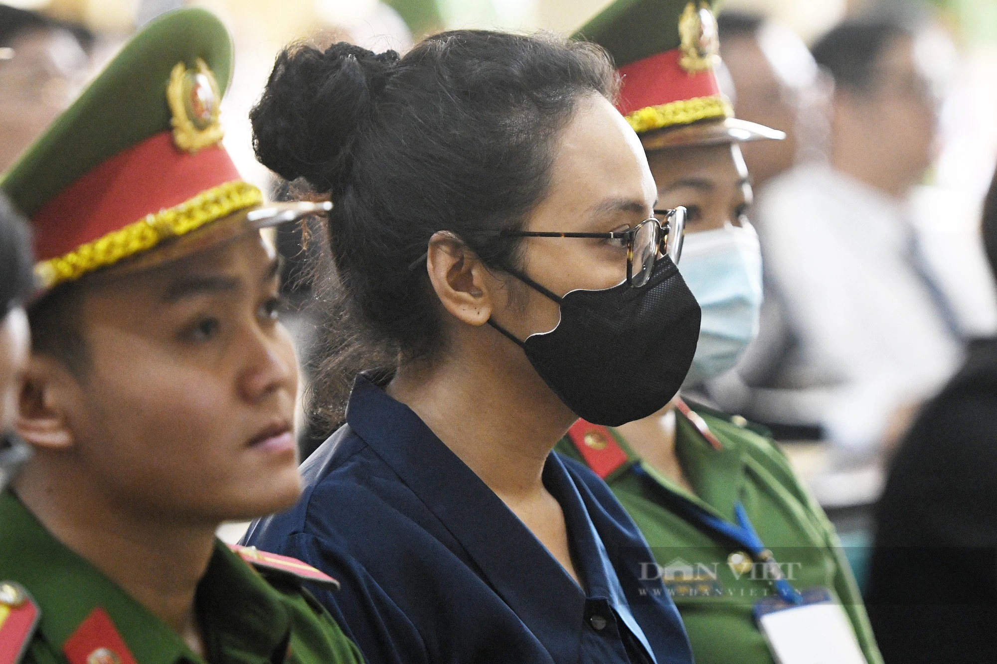 Trương Huệ Vân, cháu ruột của Chủ tịch Vạn Thịnh Phát Trương Mỹ Lan khai nhân thân tại tòa- Ảnh 1.