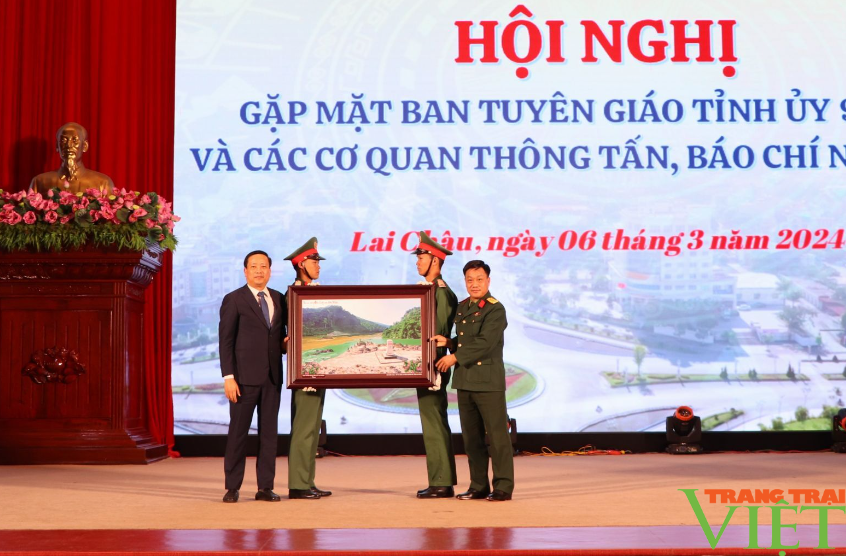 Lai Châu: Gặp mặt Ban Tuyên giáo, báo chí 9 tỉnh trên địa bàn Quân khu 2- Ảnh 4. Lai Châu: Gặp mặt Ban Tuyên giáo, báo chí 9 tỉnh trên địa bàn Quân khu 2- Ảnh 4.