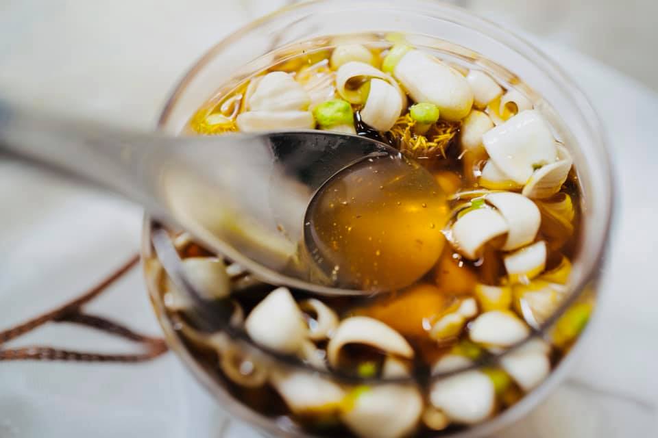 Tháng 3, mùa của loại hoa vừa thơm nhà, đẹp da, đem ngâm với mật ong được Đông Y coi là "báu vật"- Ảnh 4.