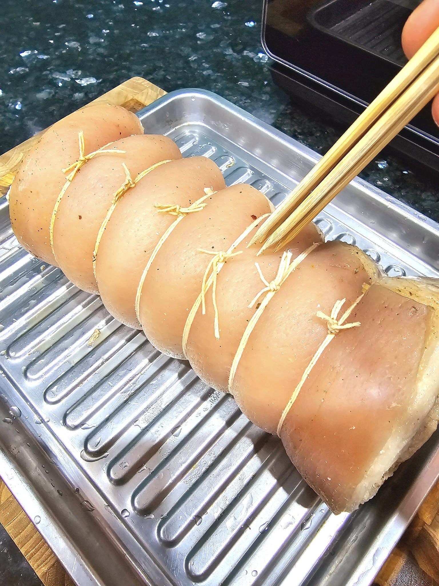 Làm heo quay giòn bì theo cách này, ngoài giòn tan, trong mọng nước, thơm phức, ngon tuyệt- Ảnh 7.